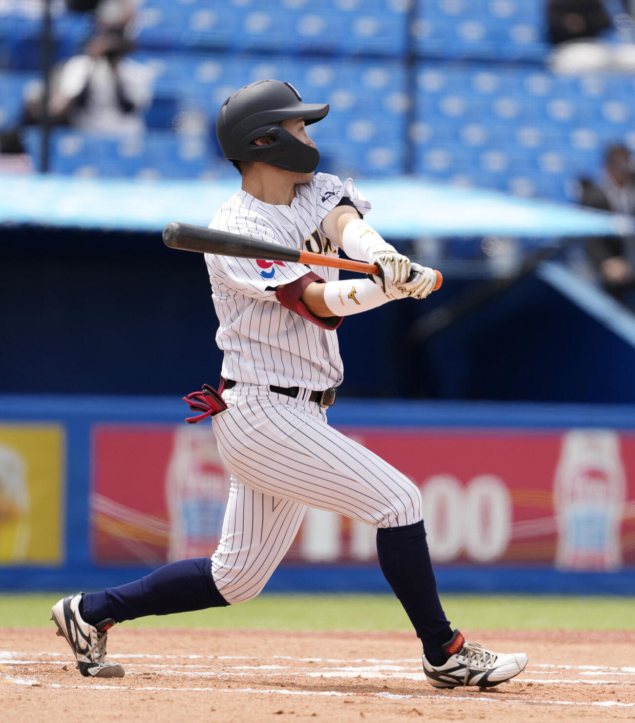 全日本大学野球選手権大会　国際武道大対東日本国際大　6回裏東日本国際大1死一塁、2点本塁打を放つ伊藤航大（撮影・小島史椰）