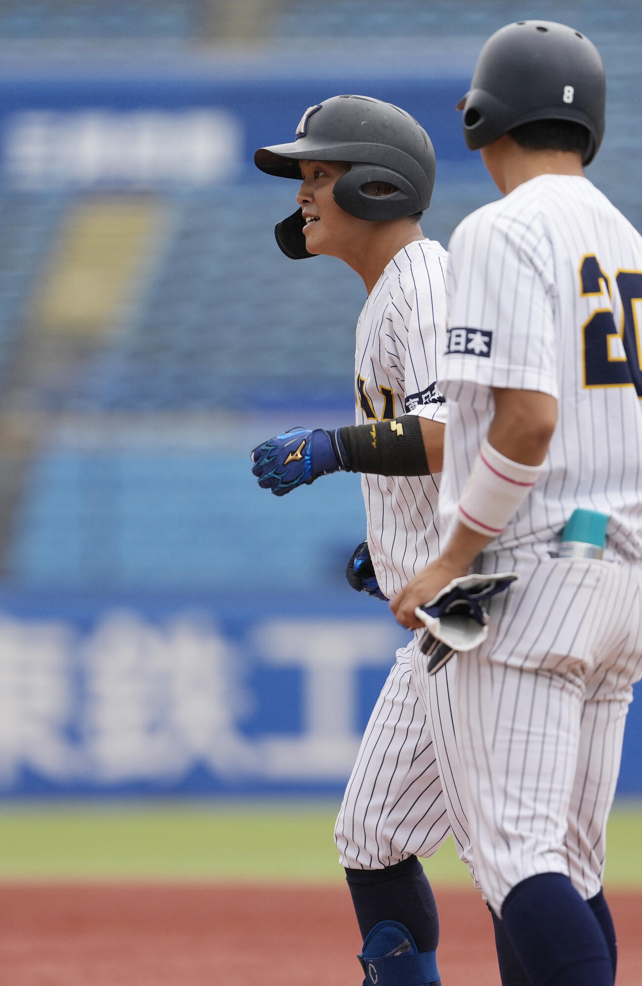 全日本大学野球選手権大会　国際武道大対東日本国際大　4回裏東日本国際大無死、左前打を放ち出塁する森川大輝（撮影・小島史椰）