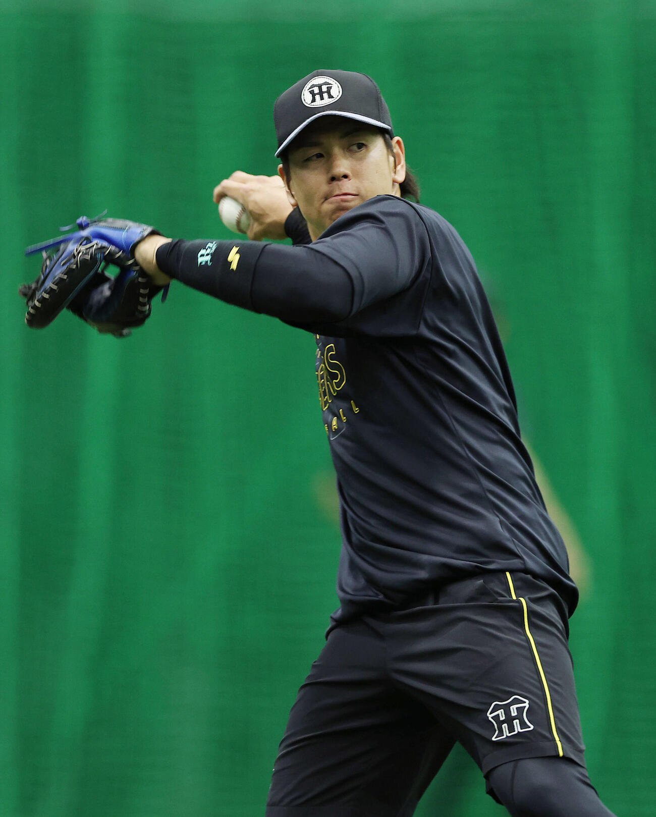ノックを受ける阪神梅野隆太郎（撮影・前田充）