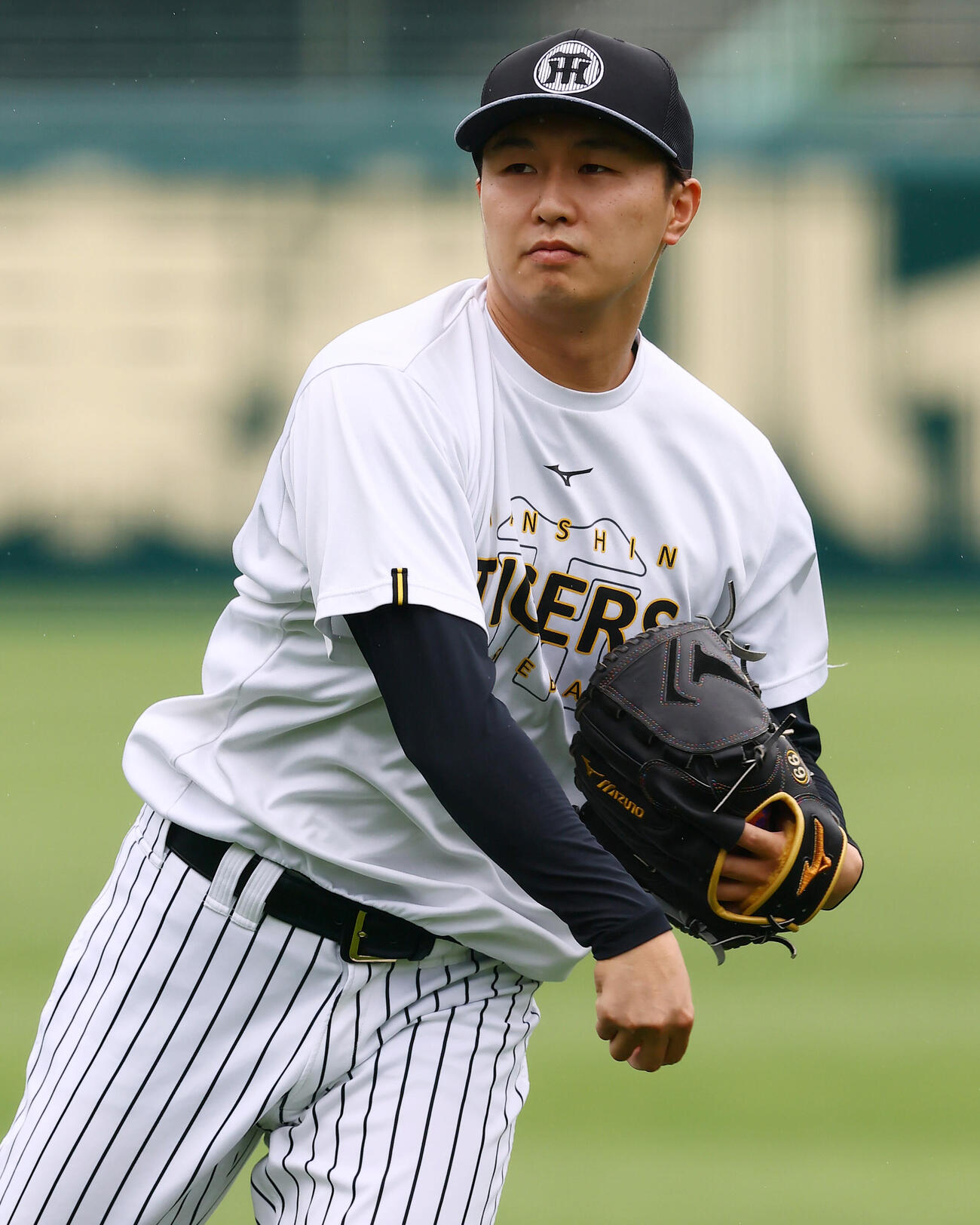 阪神対楽天　練習でキャッチボールする阪神津田淳哉（撮影・加藤哉）