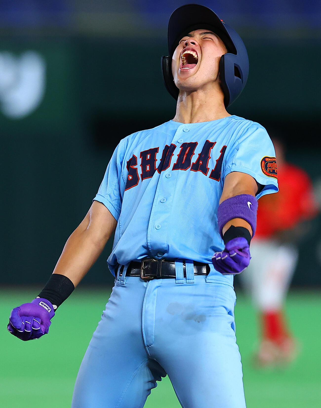 全日本大学野球選手権　日本文理大対横浜商大　3回裏横浜商大無死一塁、安打を放ち喜ぶ石塚快士（撮影・野上伸悟）
