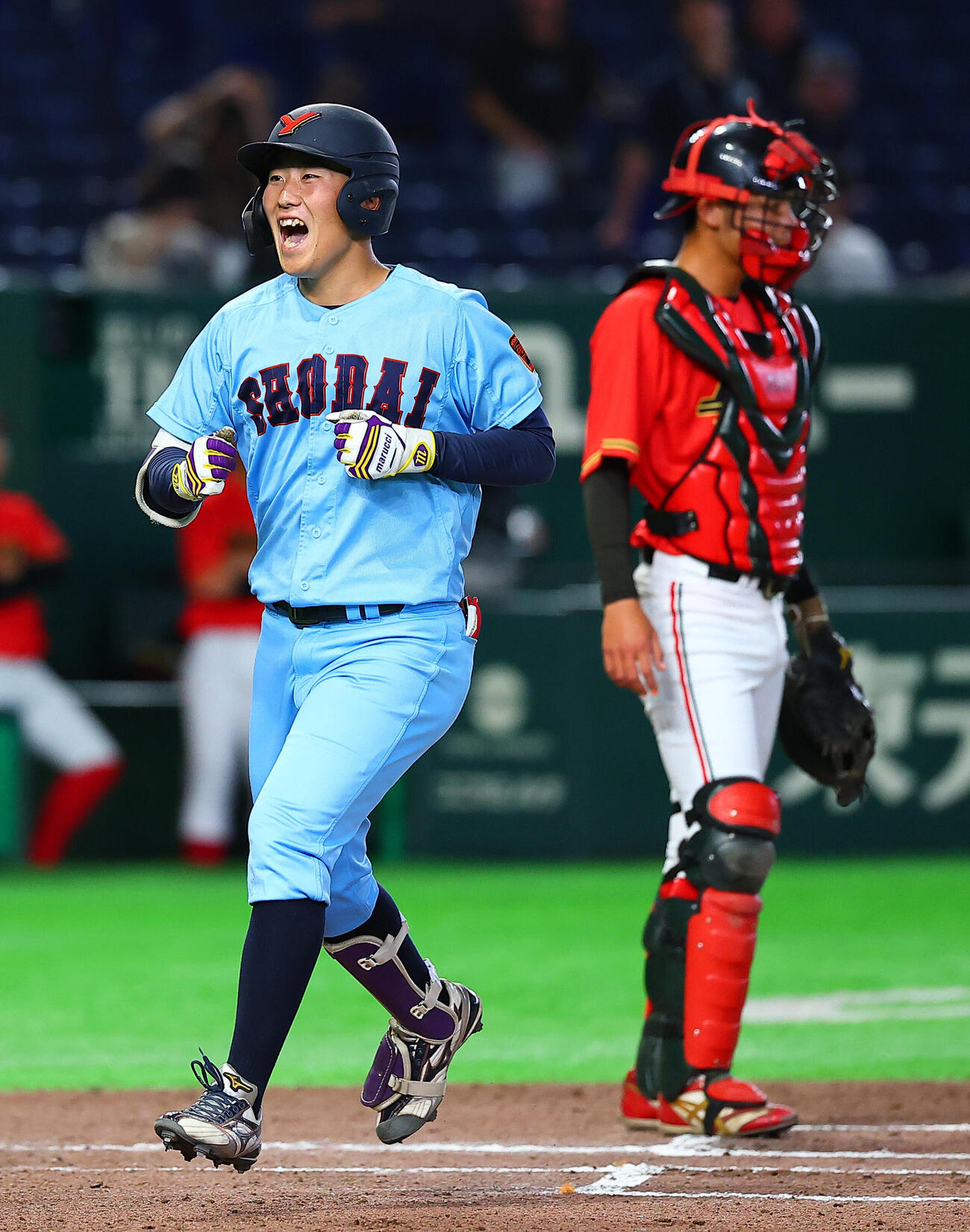 全日本大学野球選手権　日本文理大対横浜商大　1回裏横浜商大1死一、二塁、先制3点本塁打を放ち喜ぶ加藤蒼惟（撮影・野上伸悟）