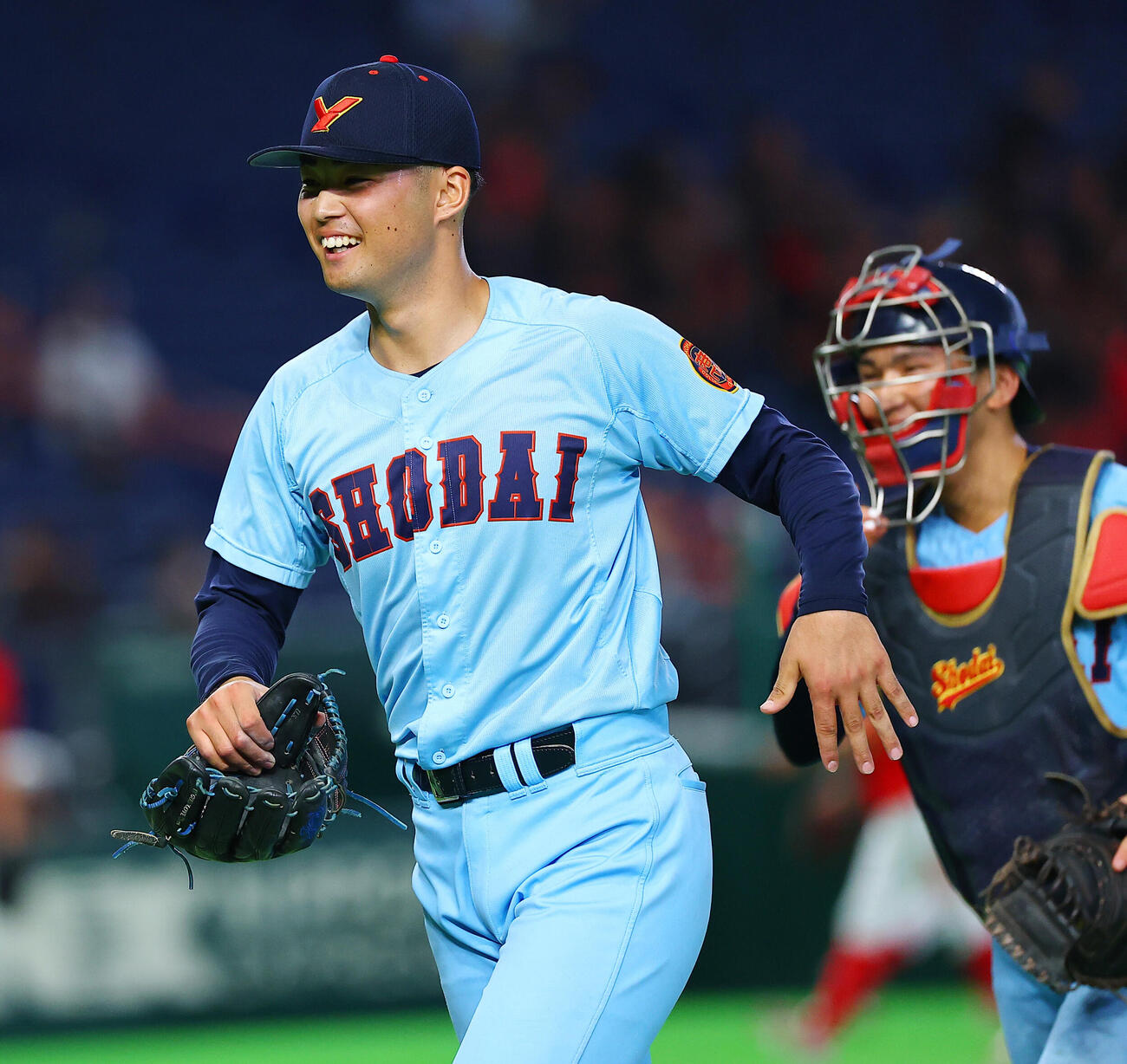 全日本大学野球選手権　日本文理大対横浜商大　3回表を終え笑顔でベンチに戻る横浜商大先発の佐藤諒音（撮影・野上伸悟）