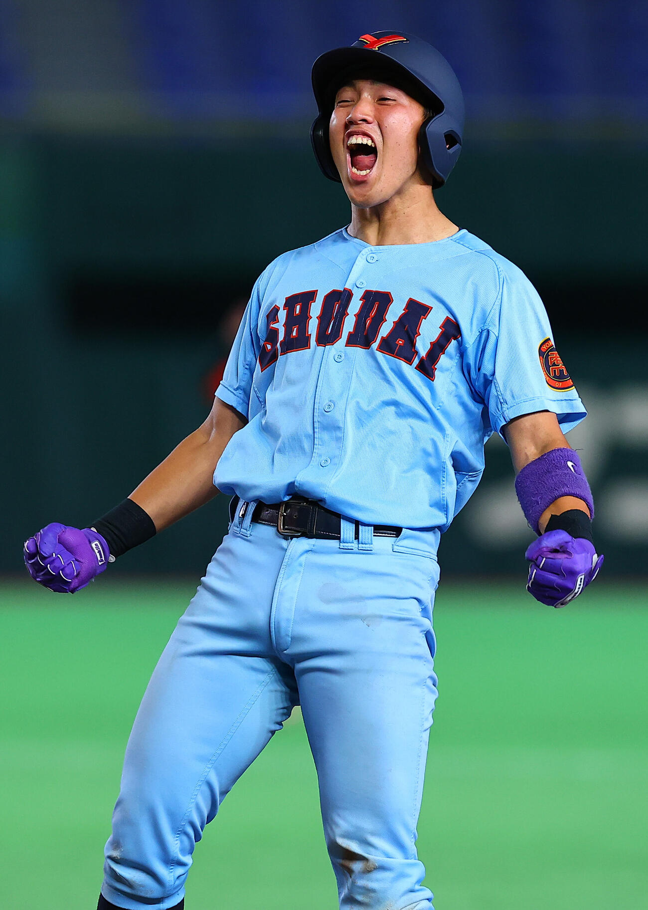 全日本大学野球選手権　日本文理大対横浜商大　3回裏横浜商大無死一塁、安打を放ち喜ぶ石塚快士（撮影・野上伸悟）