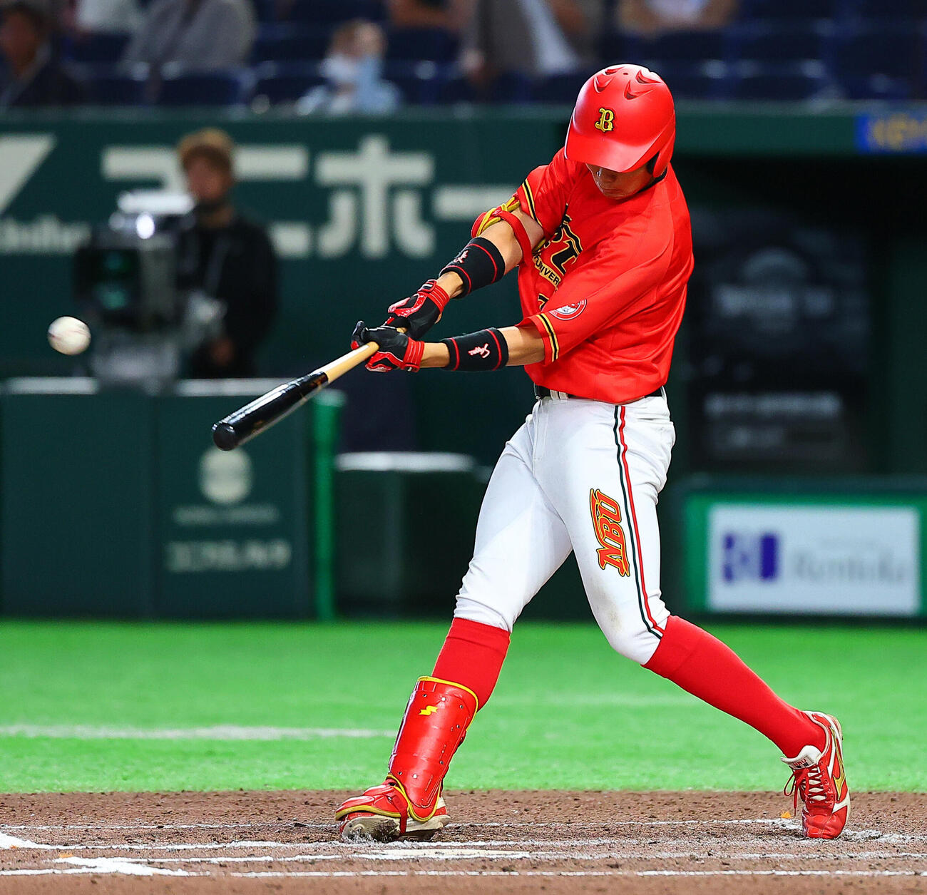 全日本大学野球選手権　日本文理大対横浜商大　6回表日本文理大無死一塁、二塁打を放ち喜ぶ野田翔太郎（撮影・野上伸悟）