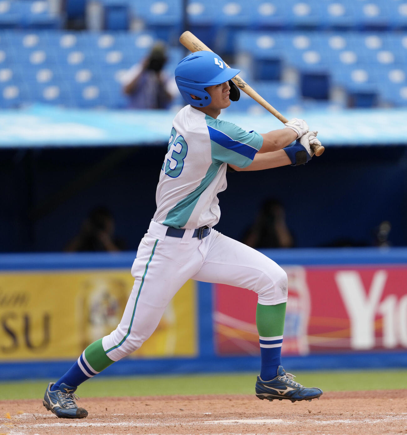 全日本大学野球選手権大会　奈良学園大対周南公立大　4回裏周南公立大1死一、二塁、2点適時三塁打を放つ原健太（撮影・小島史椰）