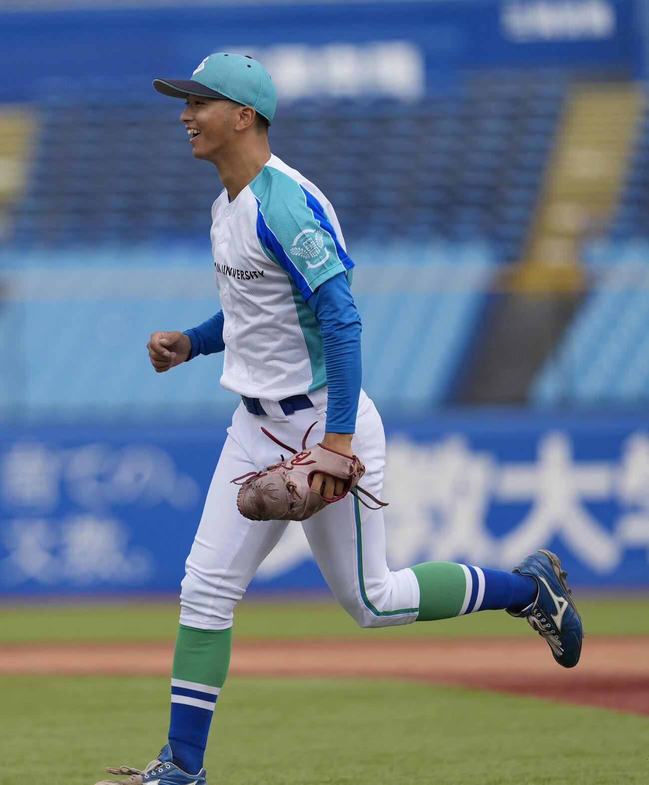 全日本大学野球選手権大会　奈良学園大対周南公立大　奈良学園大に勝利し笑顔を見せる周南公立大・早川彰太郎（撮影・小島史椰）