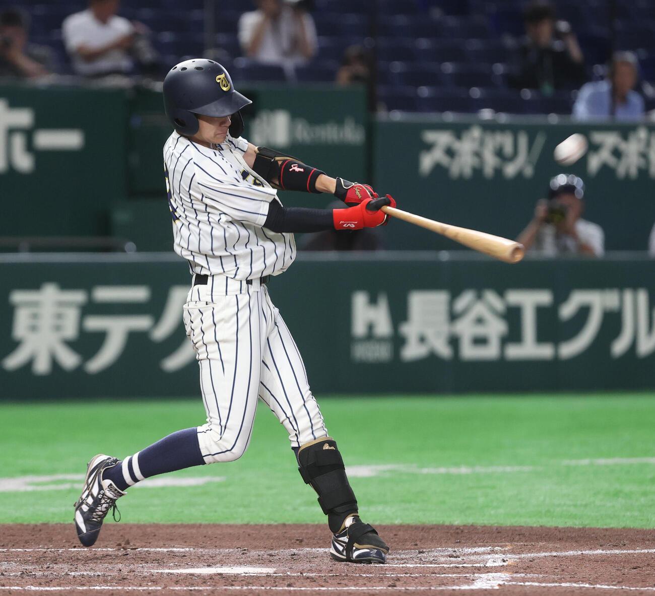 中京大対東海大九州キャンパス　3回裏東海大九州キャンパス無死、假屋哲新は本塁打を放つ（撮影・柴田隆二）