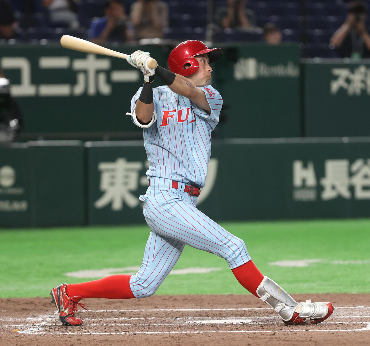富士大対松山大　4回表富士大無死一塁、赤瀬健心は適時三塁打を放つ（撮影・柴田隆二）