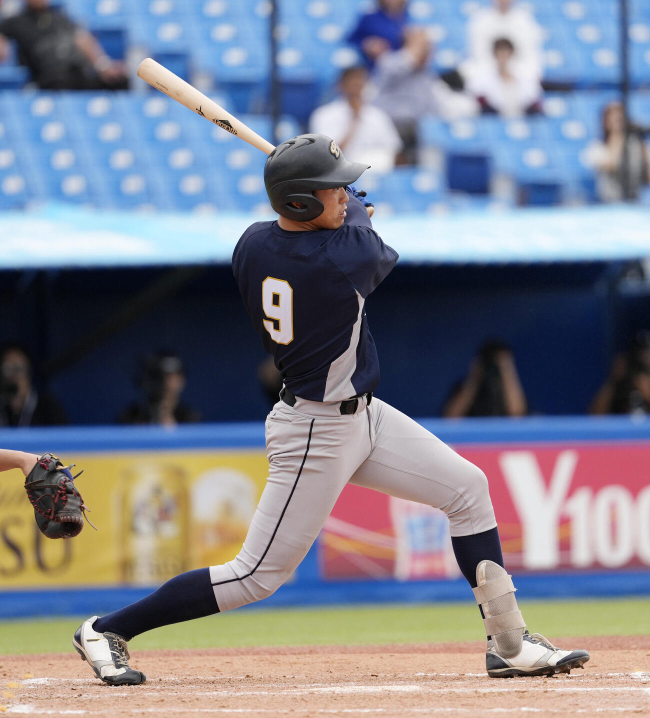 全日本大学野球選手権大会　函館大対上武大　3回裏上武大1死三塁、適時二塁打を放つ鈴木一毅（撮影・小島史椰）＝2026年6月9日