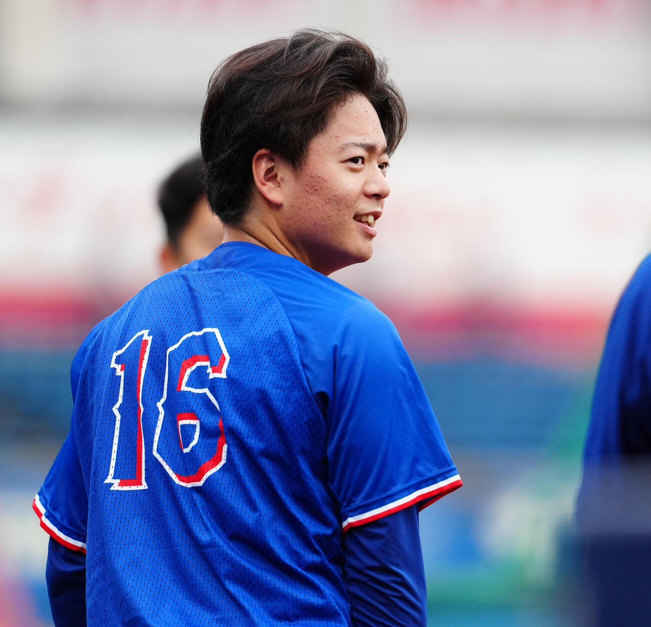 ロッテ対中日　試合前練習に臨む中日桜井頼之介（撮影・鈴木みどり）