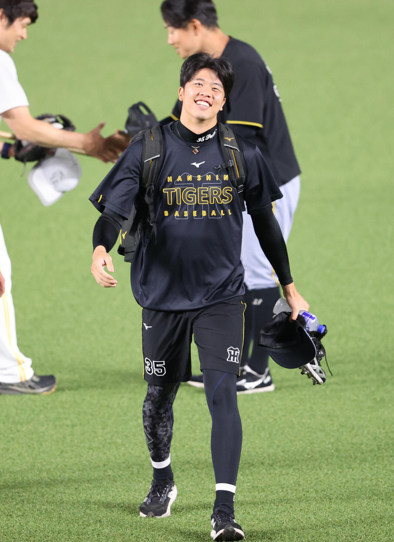ソフトバンク対阪神　笑顔いっぱい、先発の阪神才木浩人　（撮影・梅根麻紀）