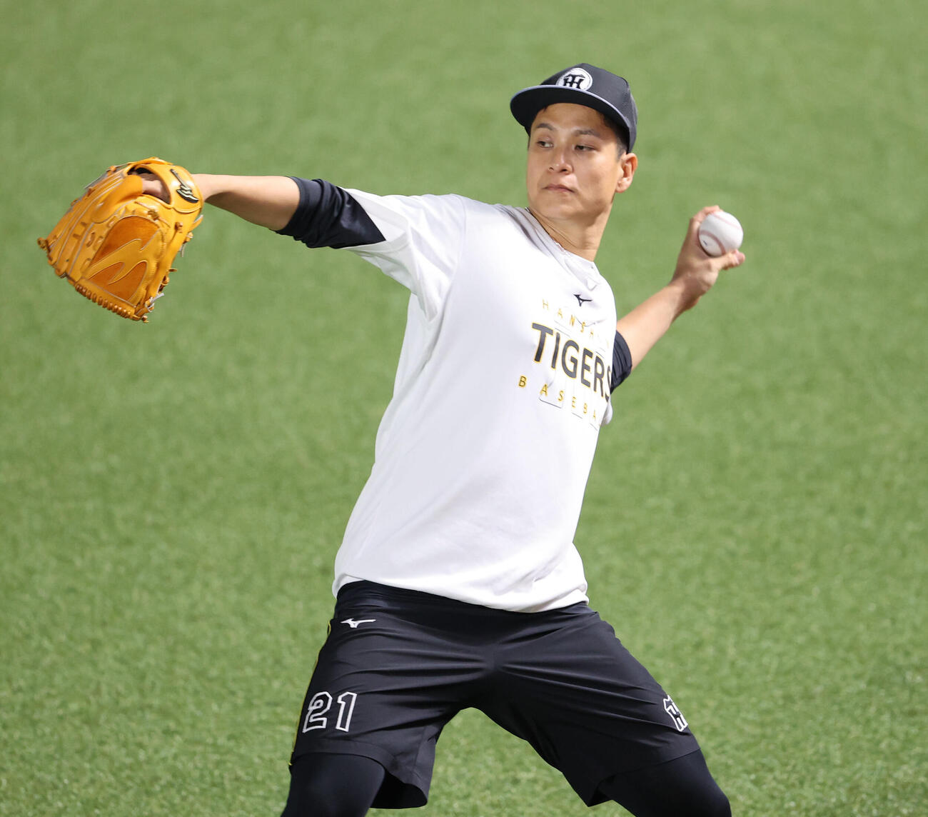 ソフトバンク対阪神キャッチボールで調整する阪神大竹耕太郎（撮影・梅根麻紀）