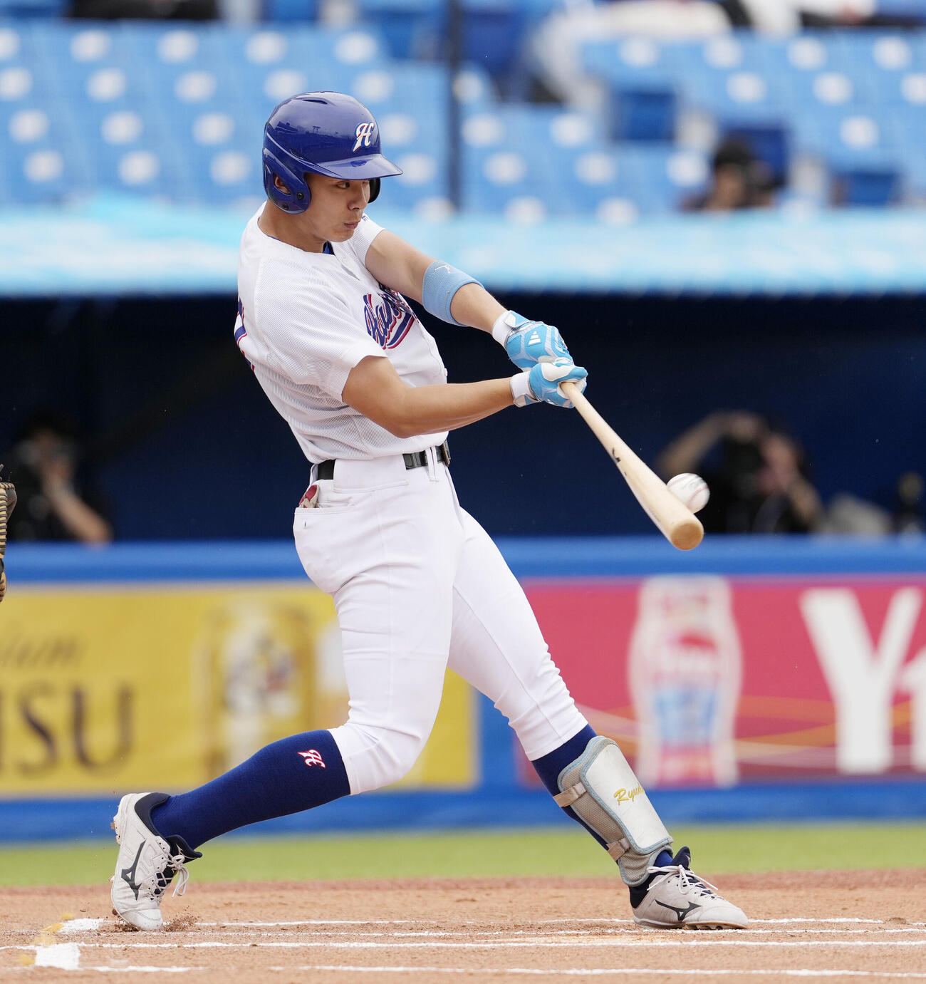 全日本大学野球選手権大会　函館大対上武大　1回表函館大無死、先頭打者本塁打を放つ寺門史優（撮影・小島史椰）＝2026年6月9日