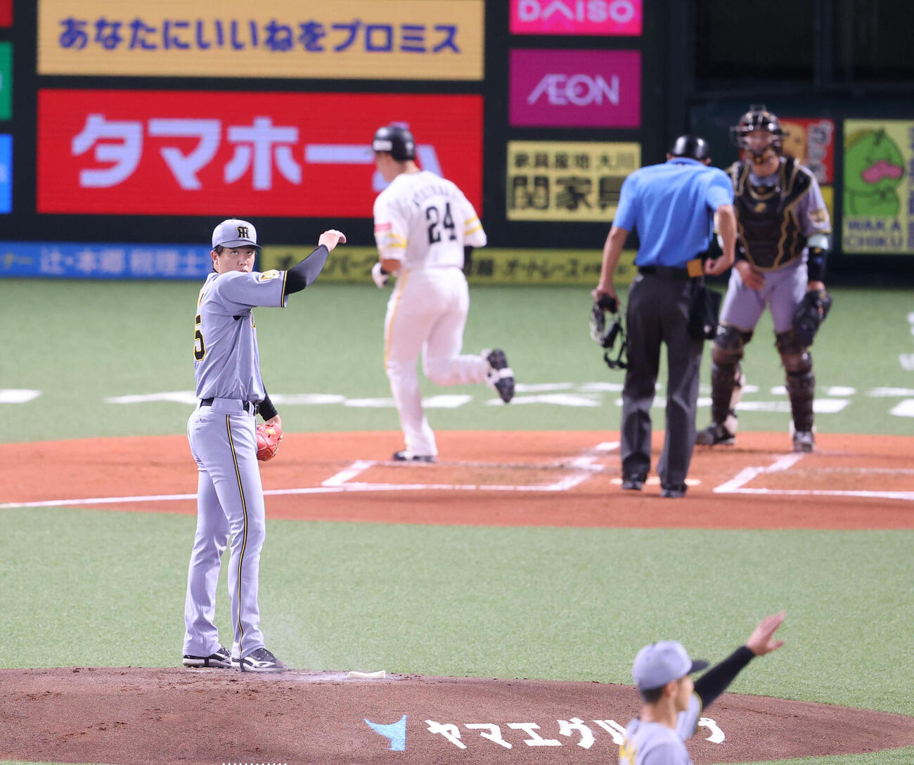 ソフトバンク対阪神　1回裏ソフトバンク2死二塁、栗原陵矢に右越え先制2点本塁打を浴びた才木浩人（撮影・梅根麻紀）
