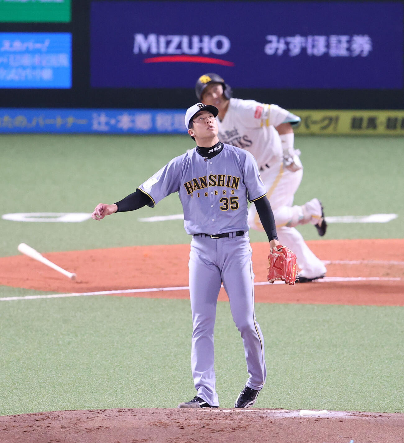 ソフトバンク対阪神　2回裏ソフトバンク1死、野村勇に左越え本塁打を浴びた才木浩人（撮影・梅根麻紀）