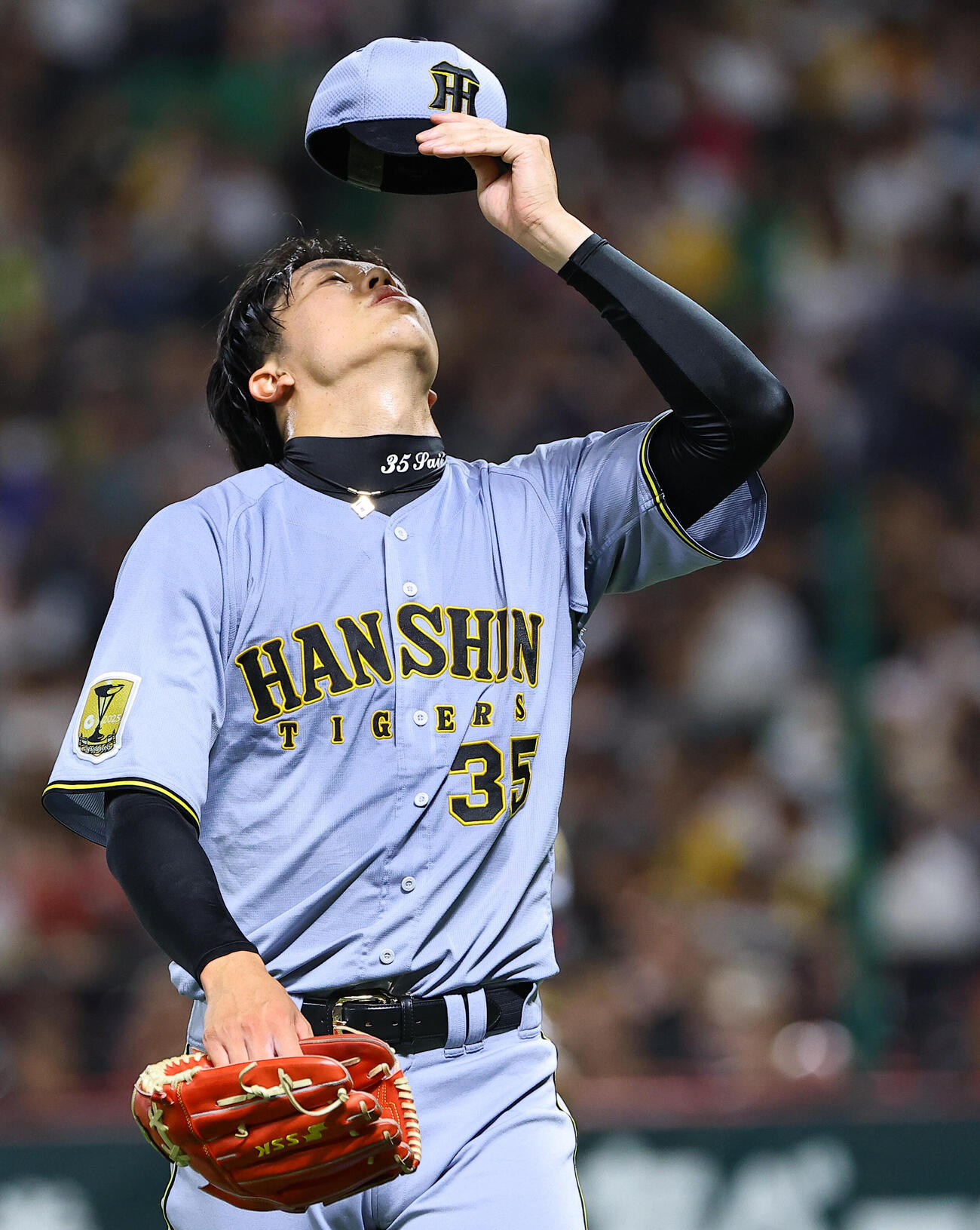 ソフトバンク対阪神　2回、追加点を許した才木浩人は悔しそうな表情を見せる（撮影・上田博志）
