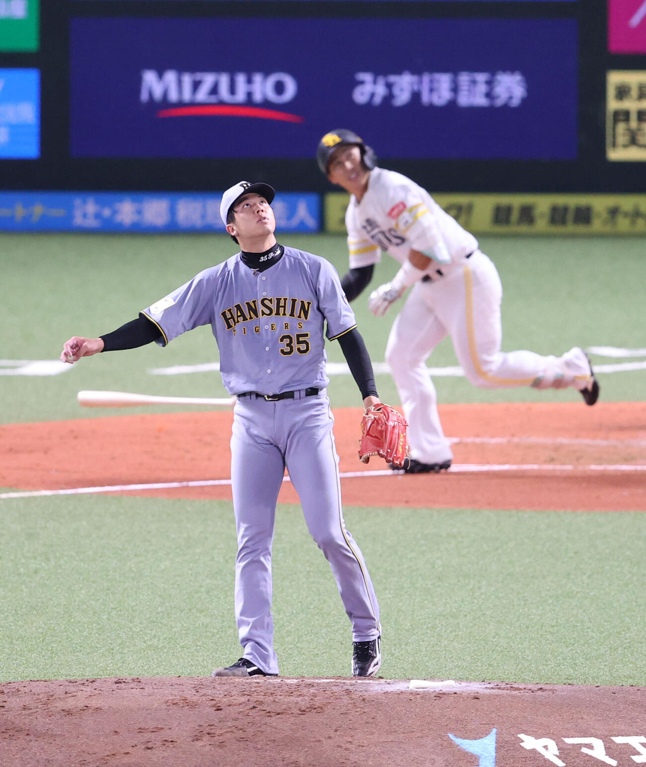 ソフトバンク対阪神　2回裏ソフトバンク1死、野村勇に左越え本塁打を浴びた才木浩人（撮影・梅根麻紀）