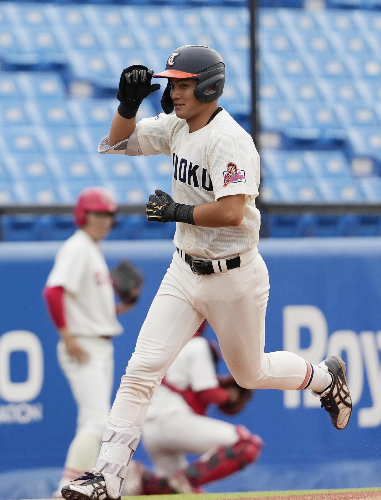 全日本大学野球選手権大会　中部学院大対東北福祉大　3回裏東北福祉大1死一塁、2点本塁打を放ち三塁を回る高岡新時（撮影・小島史椰）＝2026年6月9日