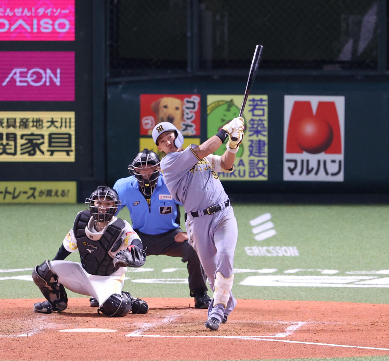 ソフトバンク対阪神　5回表阪神2死一塁、立石正広は左越えに2点本塁打を放つ（撮影・梅根麻紀）