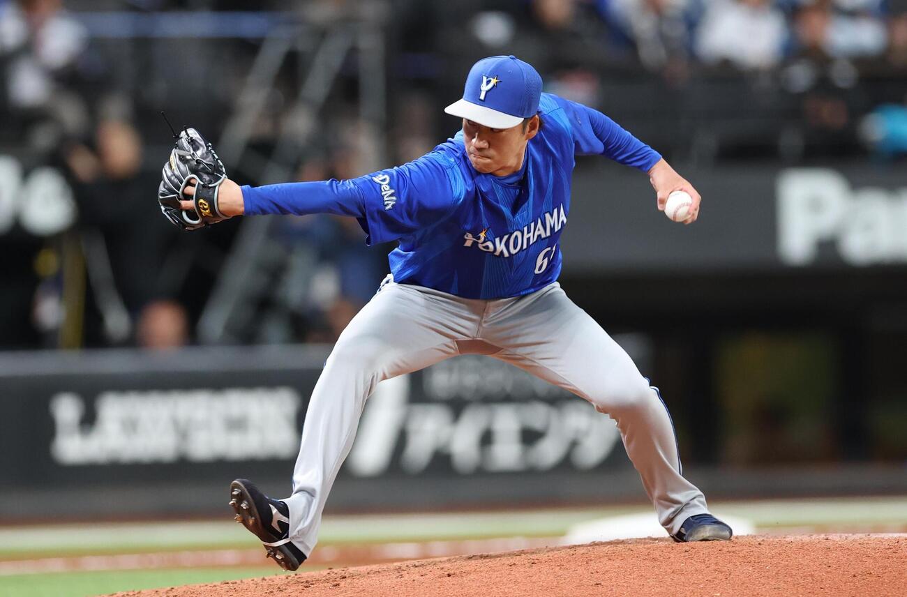 日本ハム対DeNA 6回に登板の岩田将貴（撮影・黒川智章）