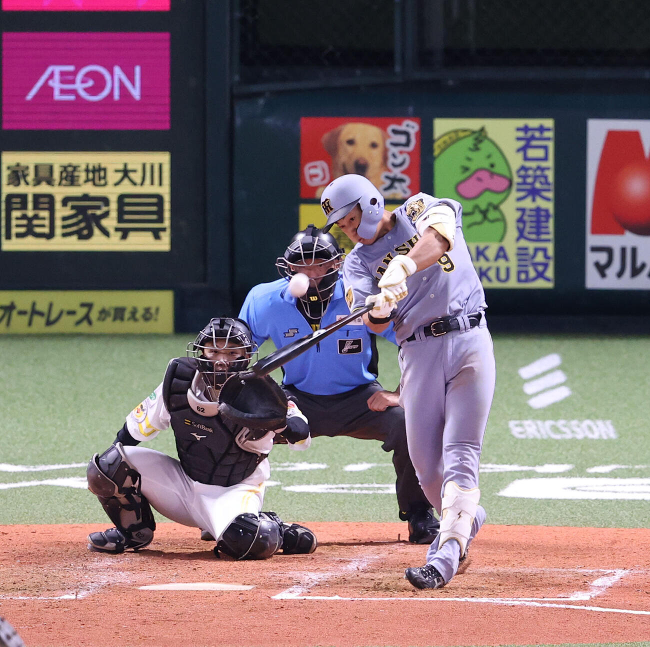 ソフトバンク対阪神　5回表阪神2死一塁、立石正広は左越えに2点本塁打を放つ（撮影・梅根麻紀）