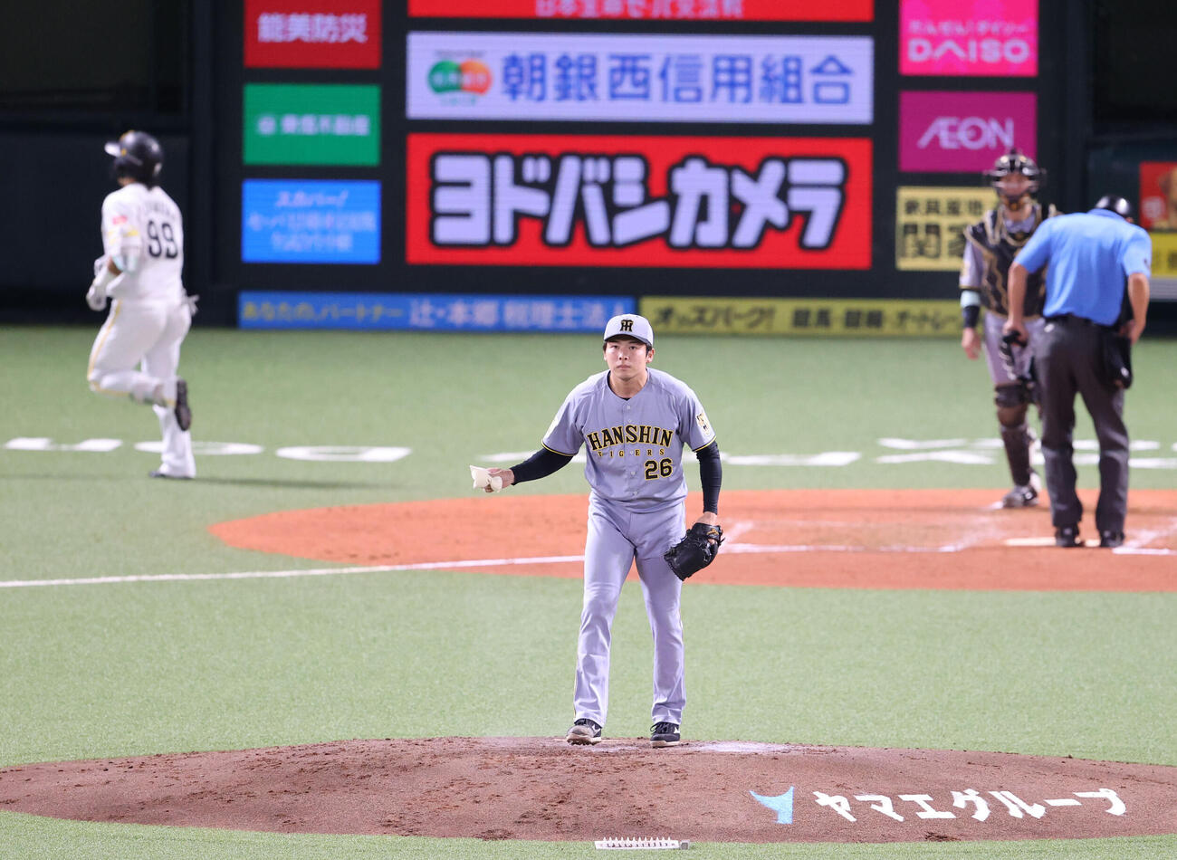ソフトバンク対阪神　4回裏ソフトバンク1死、野村勇に左越え本塁打を浴びた椎葉剛（撮影・梅根麻紀）