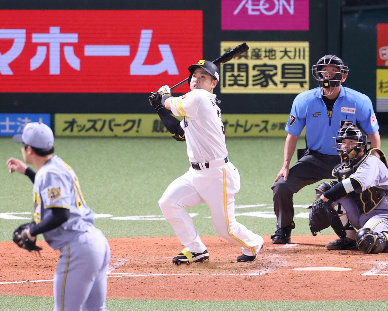 ソフトバンク対阪神　5回裏ソフトバンク無死二塁、近藤健介は右中間に2点本塁打を放つ（撮影・梅根麻紀）