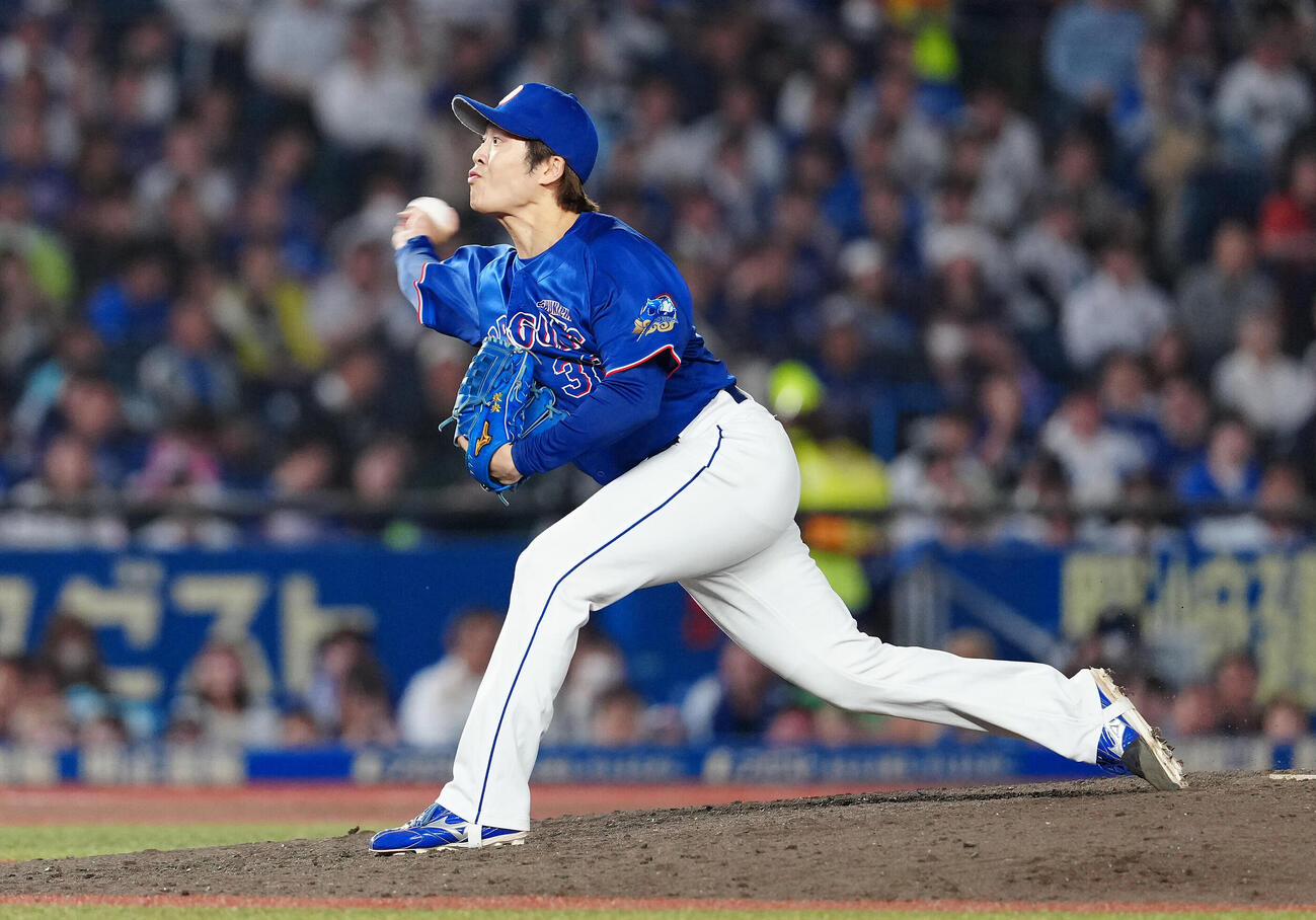 ロッテ対中日　6回裏途中から2番手で登板した中日伊藤茉央（撮影・鈴木みどり）
