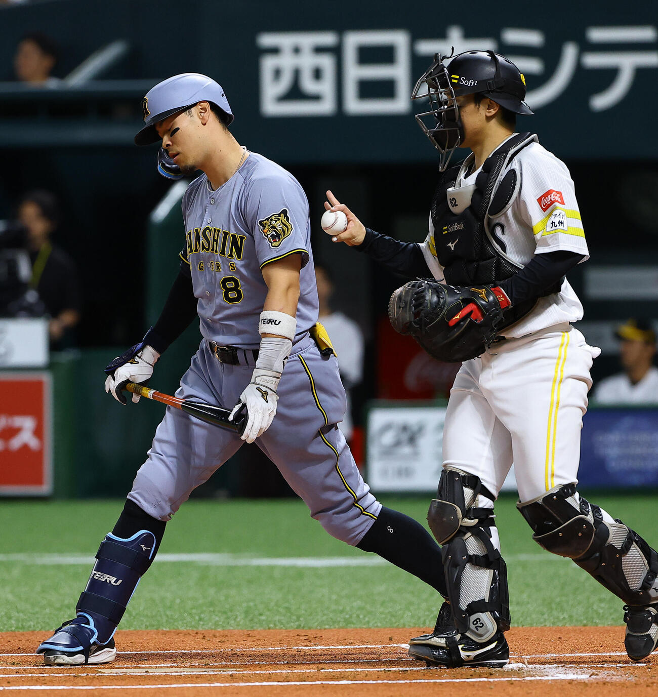 ソフトバンク対阪神　1回表阪神1死一、三塁、佐藤輝明は三振に倒れる（撮影・上田博志）