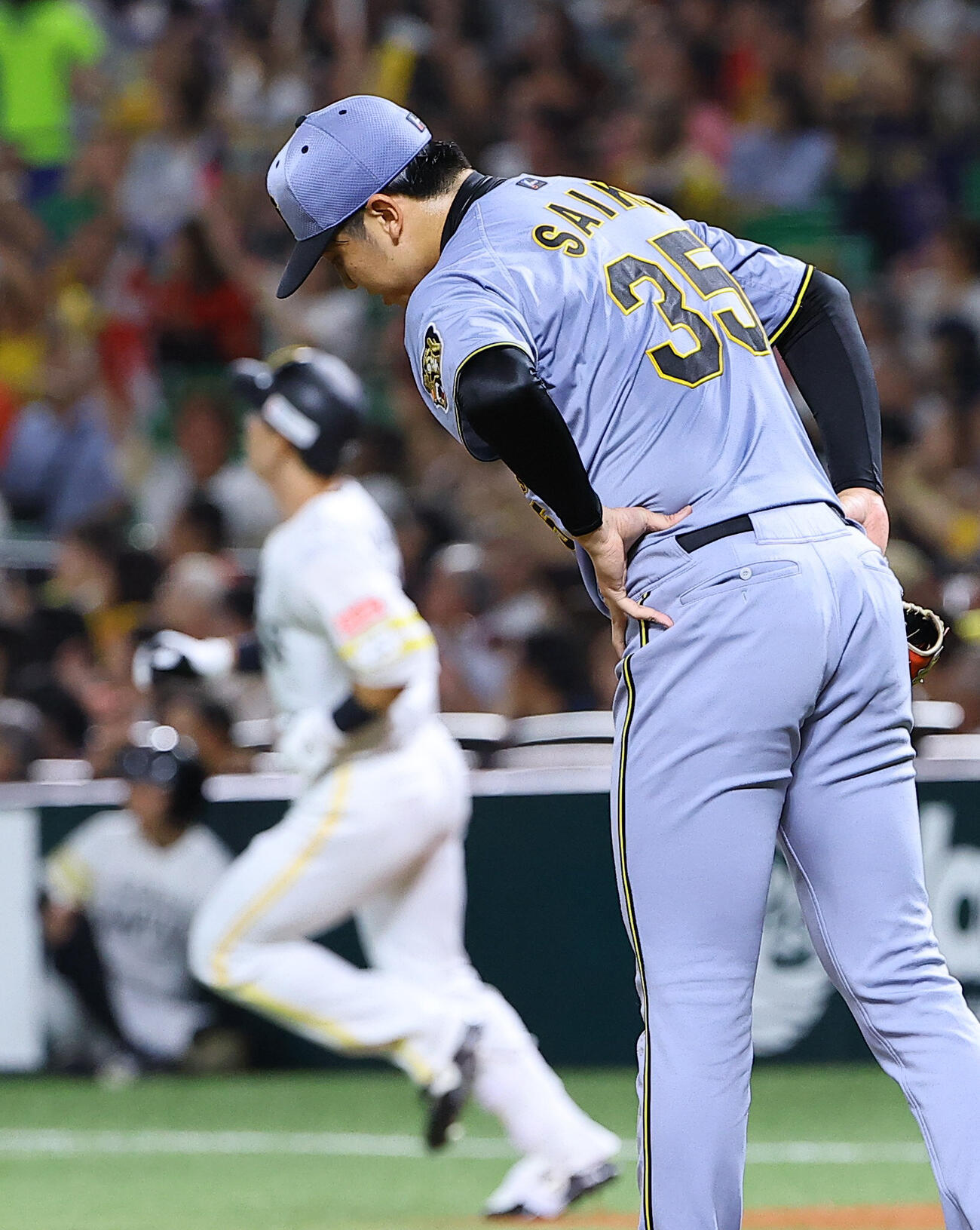 ソフトバンク対阪神　3回裏ソフトバンク2死一塁、才木浩人（右）は栗原陵矢に2打席連続2点本塁打を浴びる（撮影・上田博志）