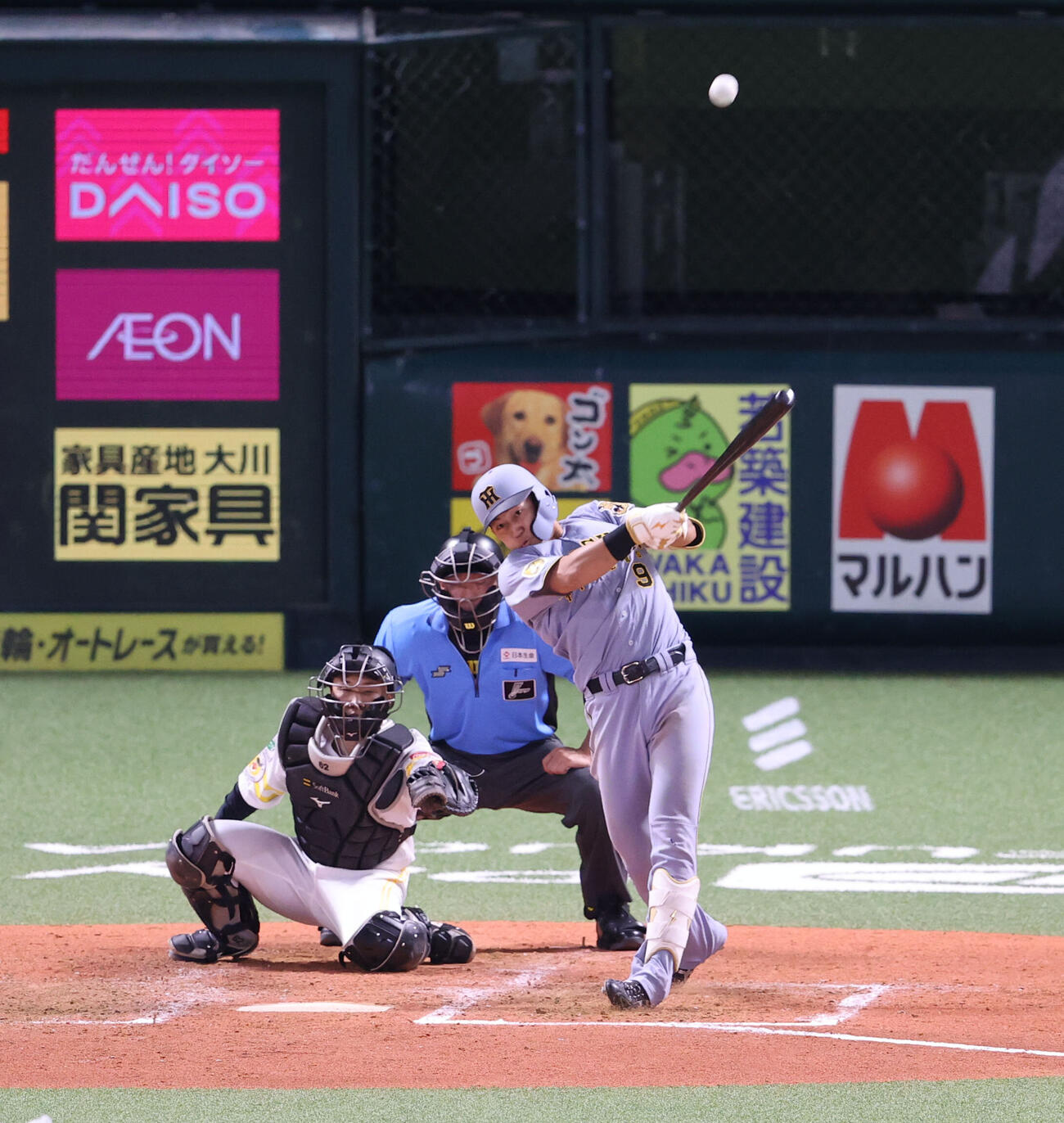 ソフトバンク対阪神　5回表阪神2死一塁、立石正広は左越えに2点本塁打を放つ（撮影・梅根麻紀）