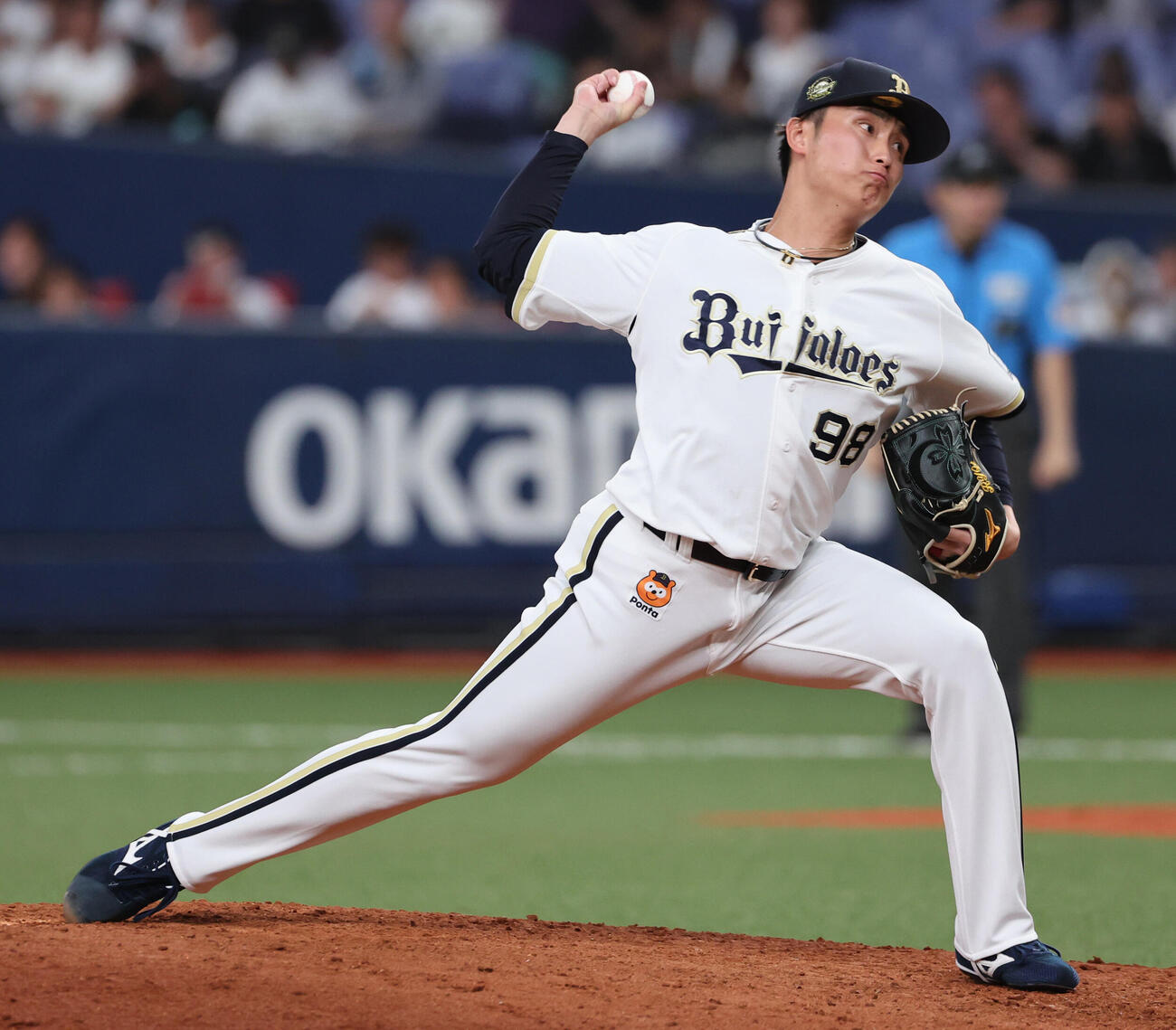 オリックス対ヤクルト　8回から登板したオリックス4番手権田琉成（撮影・西尾就之）