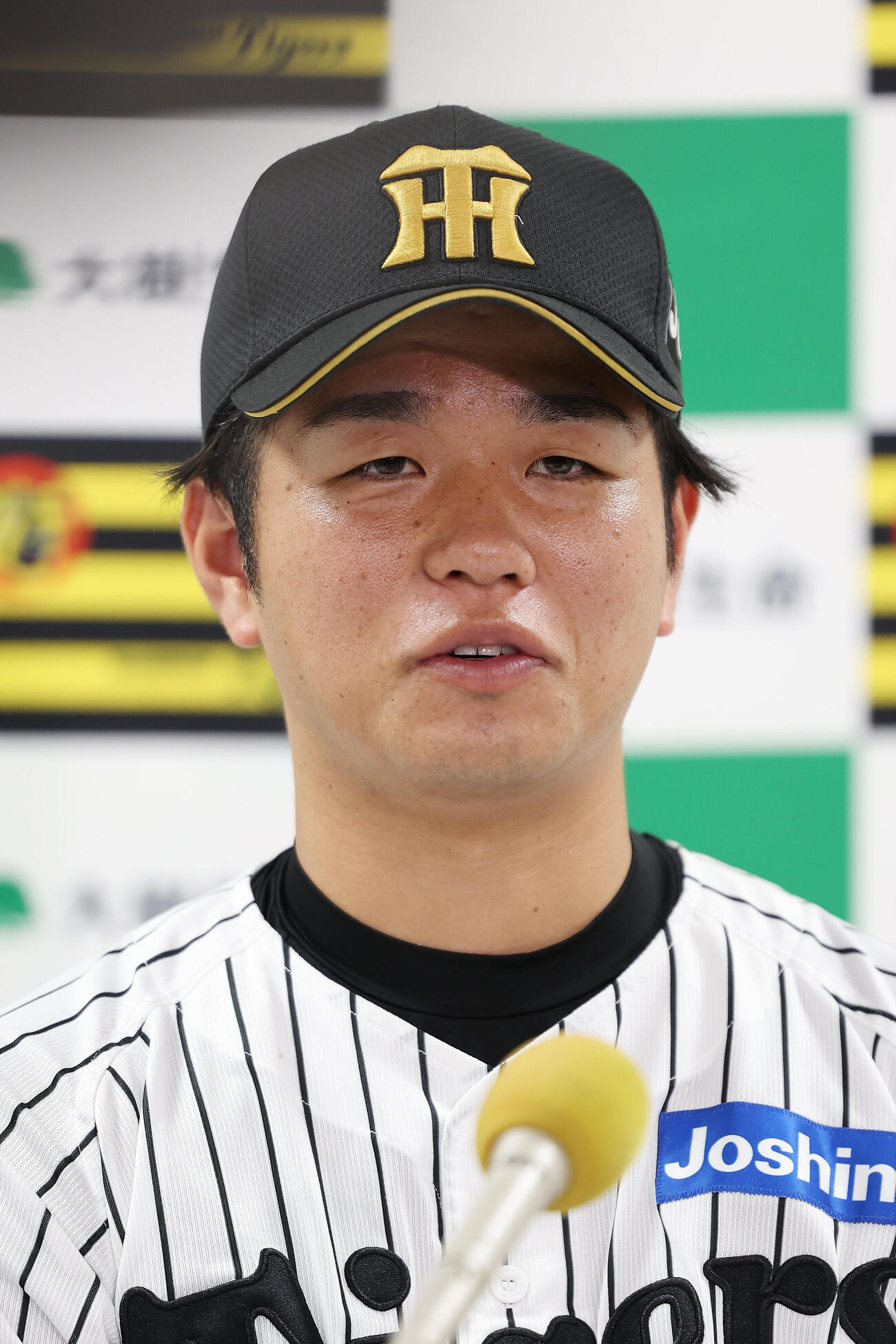 5月度「大樹生命月間MVP賞」を受賞した阪神高橋遥人（撮影・前田充）