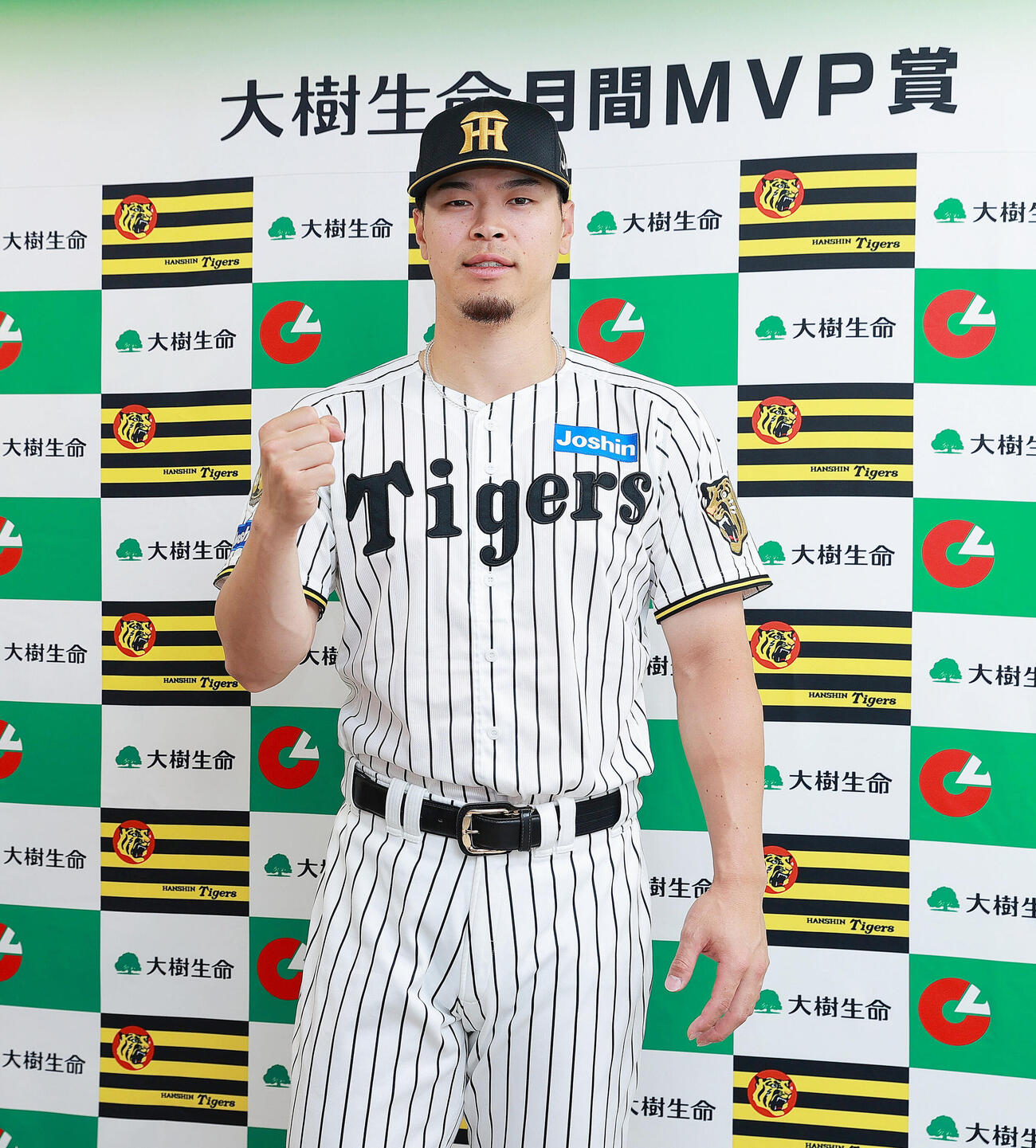 5月度「大樹生命月間MVP賞」を受賞した阪神佐藤輝明（撮影・上山淳一）
