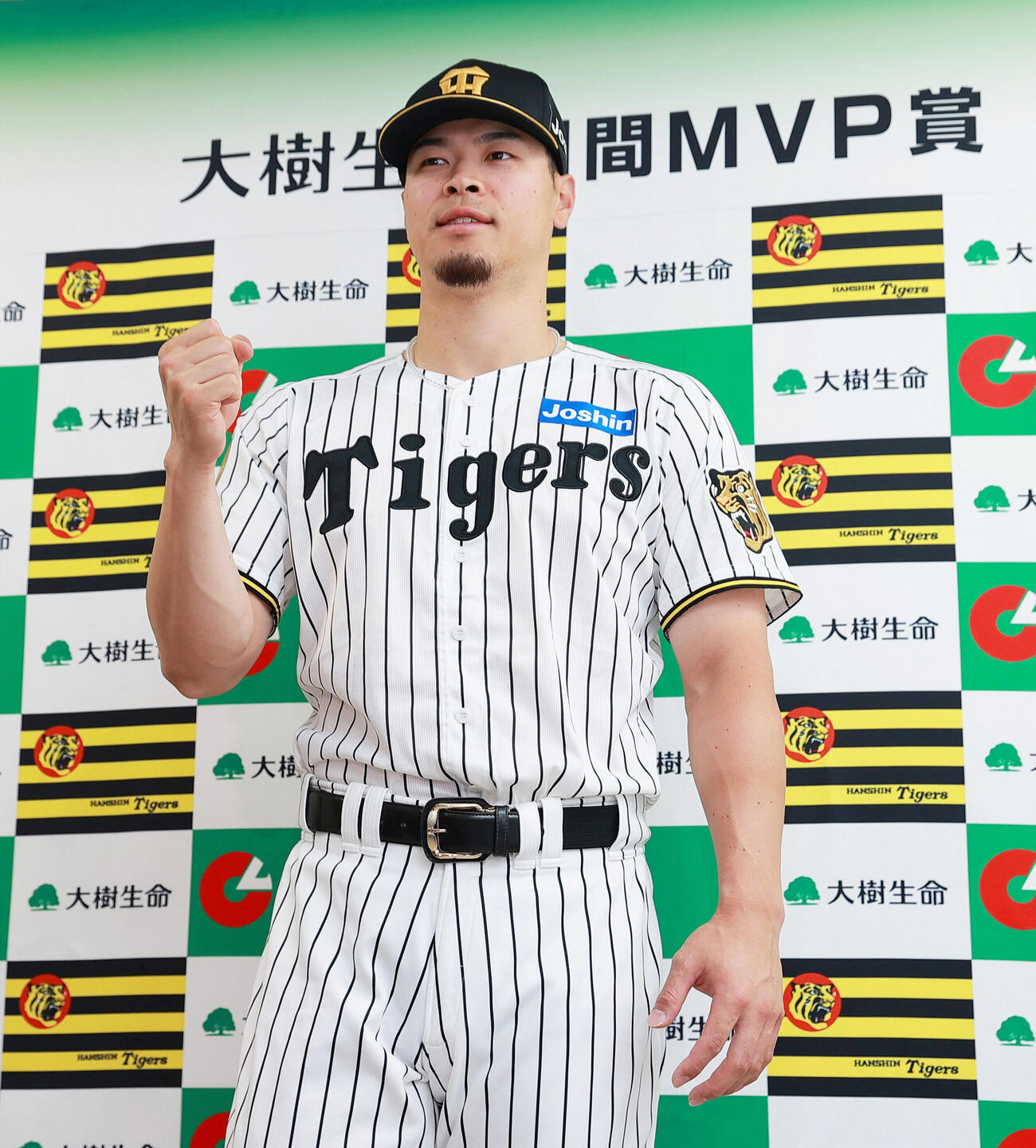 5月度「大樹生命月間MVP賞」を受賞した阪神佐藤輝明（撮影・上山淳一）