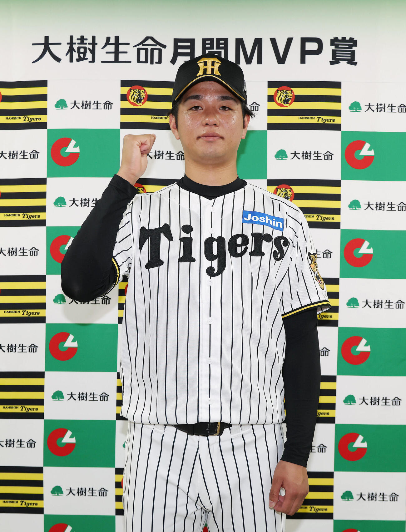 5月度「大樹生命月間MVP賞」を受賞した阪神高橋遥人（撮影・前田充）