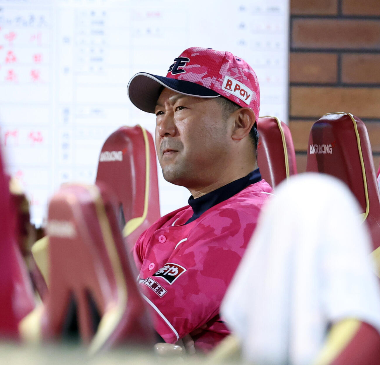 2026年6月9日　楽天対巨人　7回表巨人に追加点を与え、顔をしかめる三木肇監督