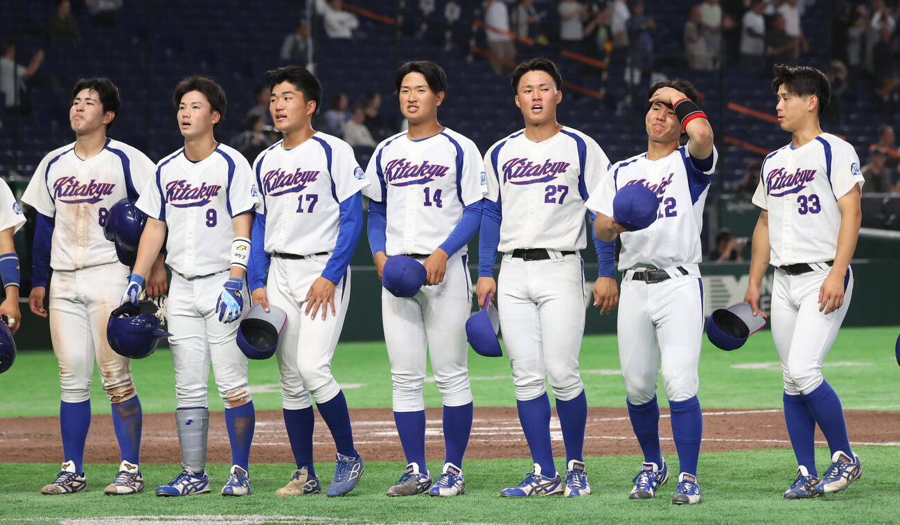 北九州市立大対関大　敗れた北九州市立大ナイン（撮影・柴田隆二）