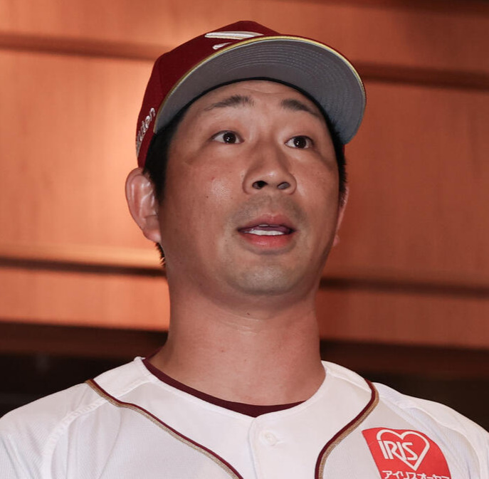 楽天対巨人　会見を行う楽天塩川達也監督代行（撮影・増田悦実）