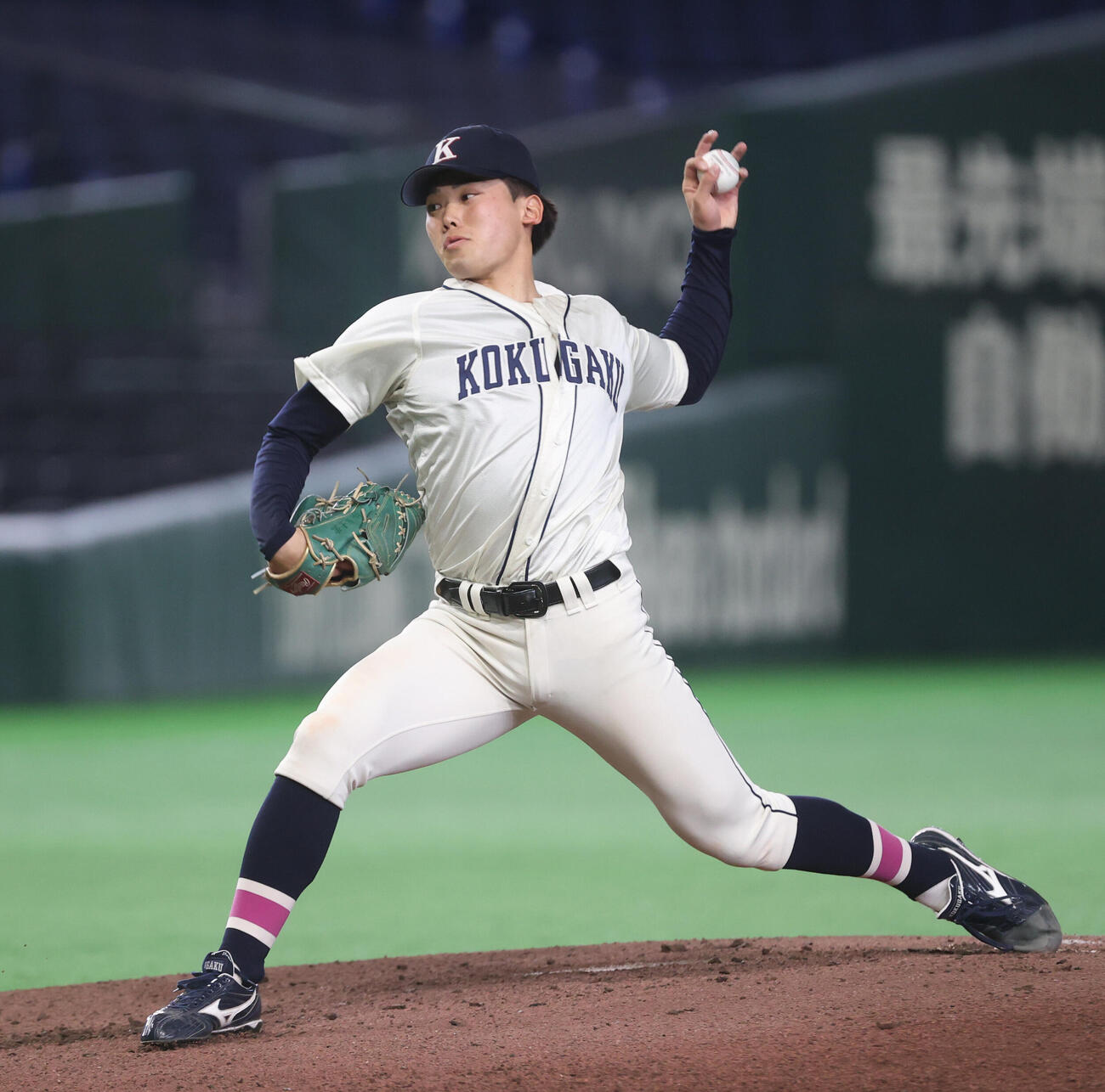 国学院大対横浜商大　力投する国学院大・藤本士生（撮影・柴田隆二）