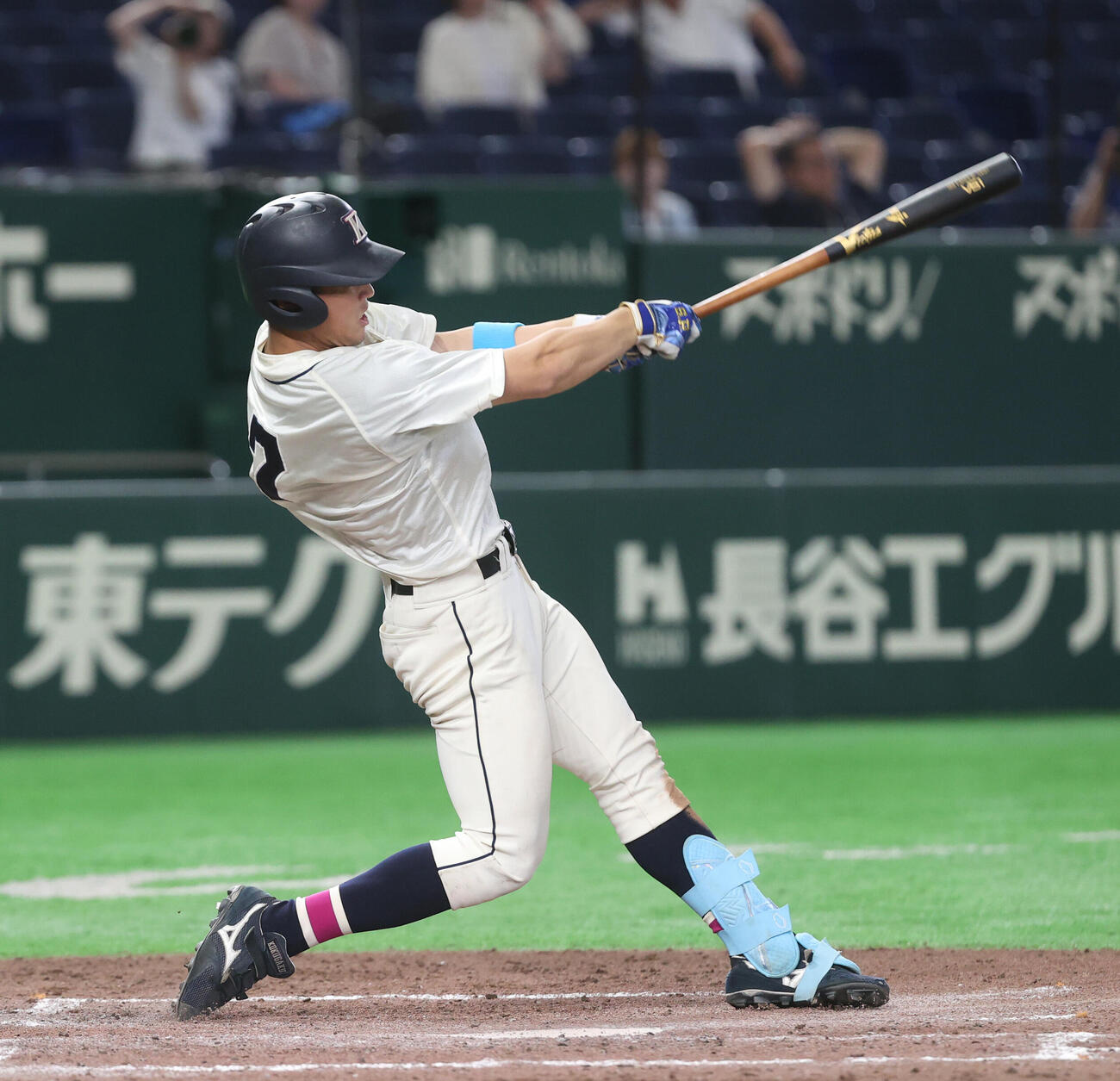 国学院大対横浜商大　5回表国学院大2死一、三塁、佐藤大空は適時二塁打を放つ（撮影・柴田隆二）
