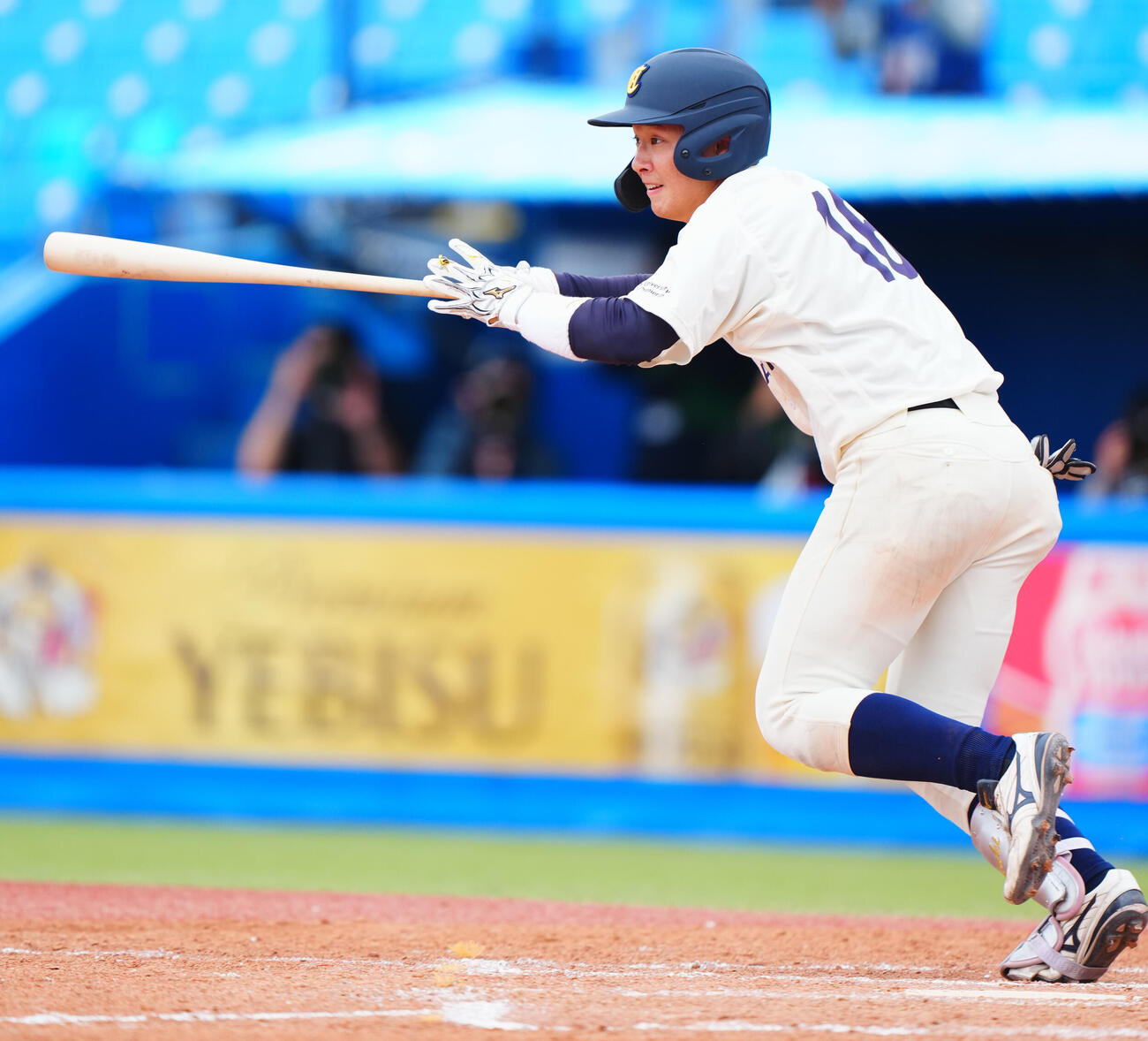 全日本大学野球選手権　2回戦　大商大対東日本国際大　5回表大商大1死、遊撃内野安打を放つ中山優月（撮影・垰建太）