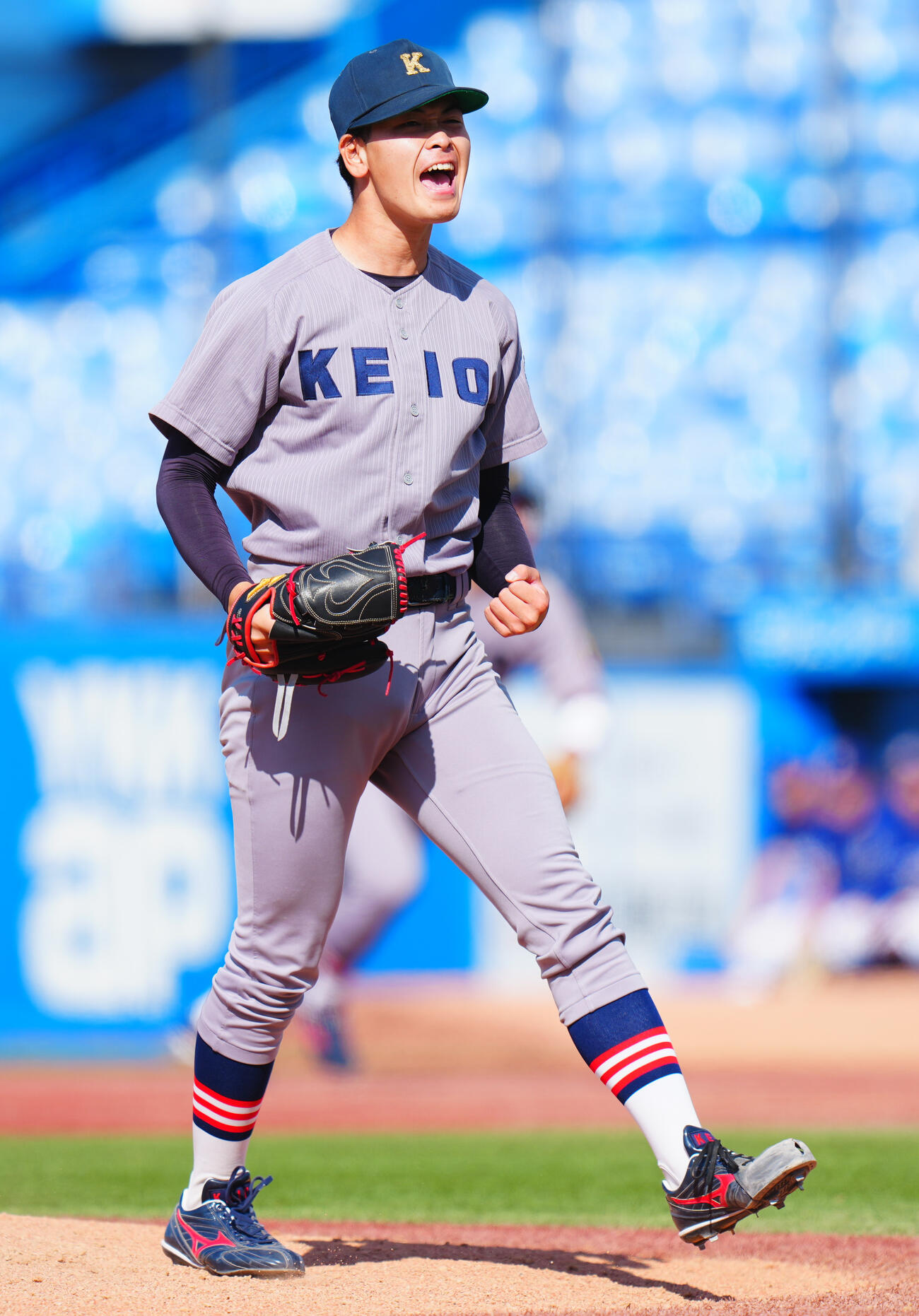 全日本大学野球選手権　2回戦　函館大対慶大　6回表函館大の攻撃を無失点に抑え雄たけびをあげる慶大先発渡辺和大（撮影・垰建太）＝2026年6月10日