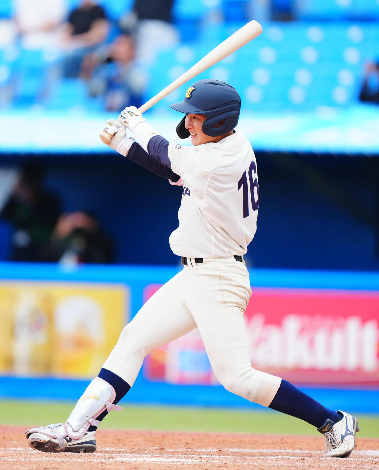 全日本大学野球選手権　2回戦　大商大対東日本国際大　5回表大商大1死、遊撃内野安打を放つ中山優月（撮影・垰建太）