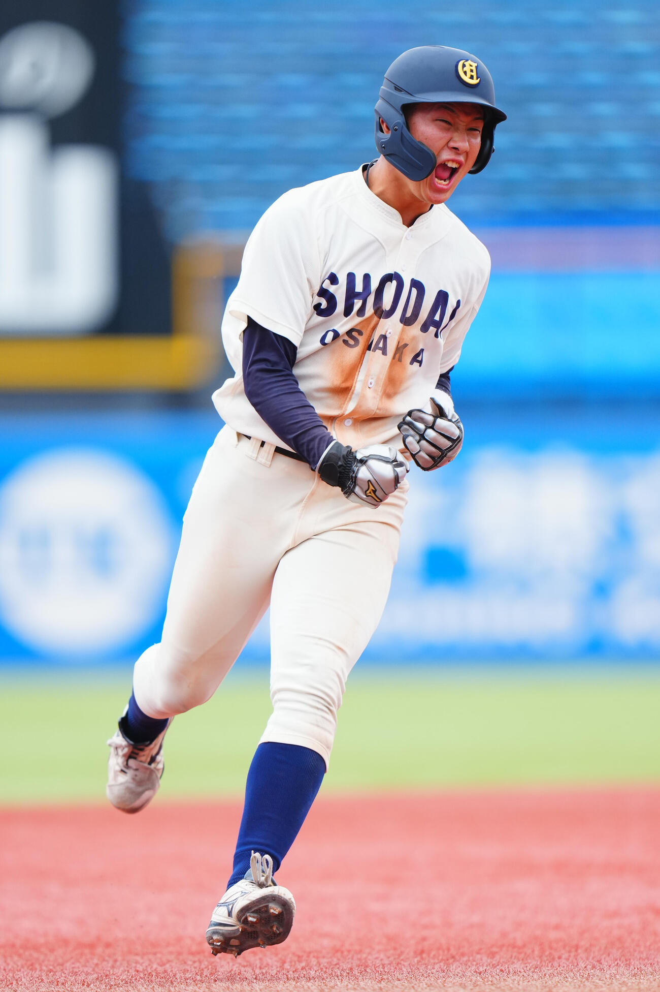 全日本大学野球選手権　2回戦　大商大対東日本国際大　5回表大商大2死一塁、春山陽登の2点本塁打に雄たけびをあげる中山優月（撮影・垰建太）