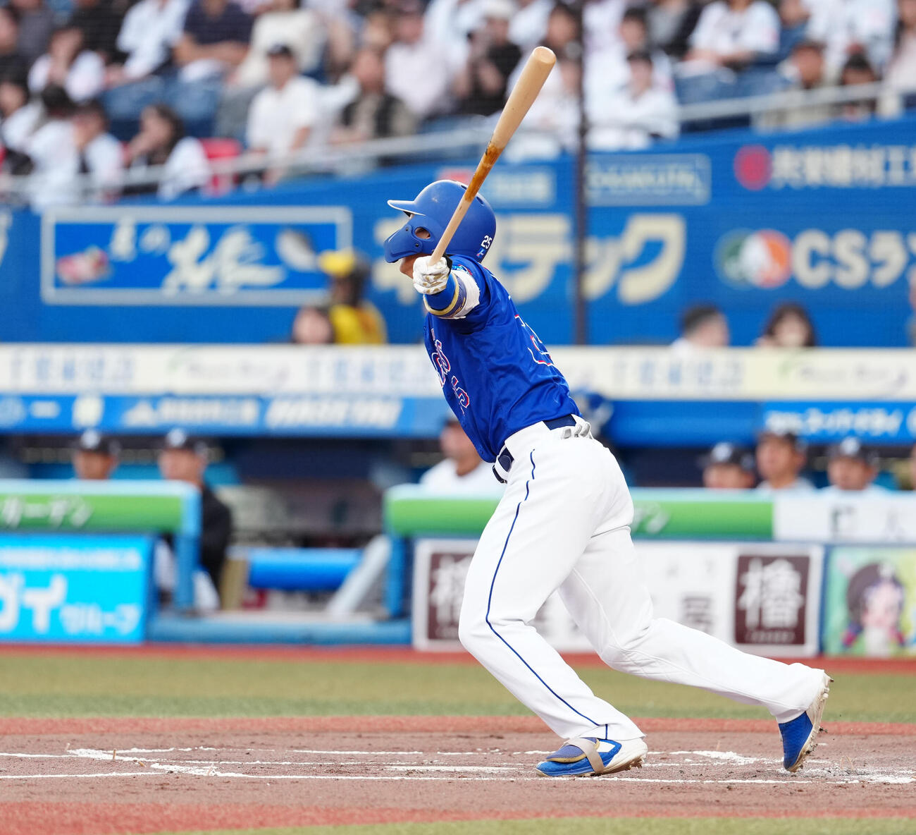 ロッテ対中日　1回表中日2死二塁、2点本塁打を放つ石川昂弥（撮影・鈴木みどり）