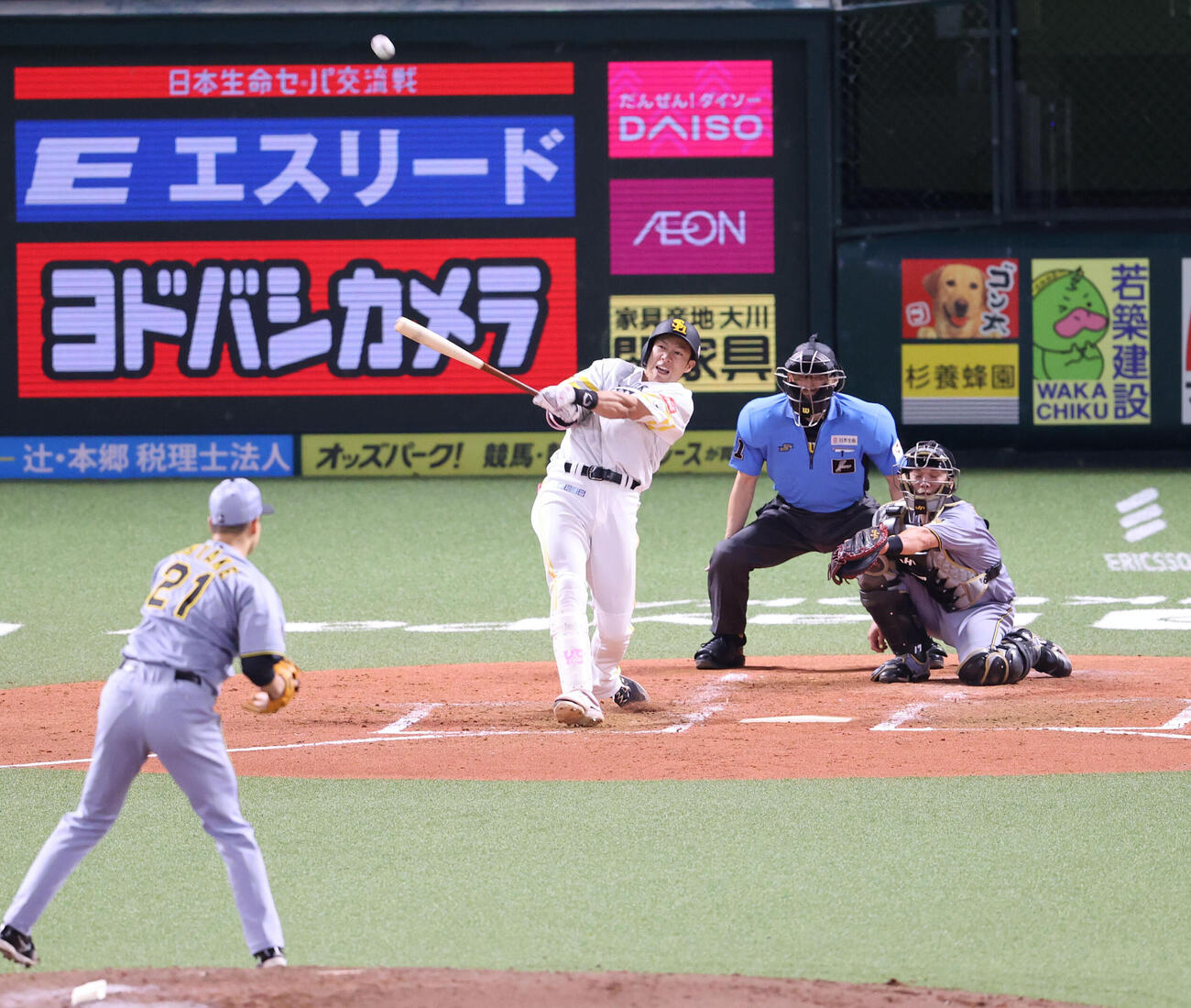 ソフトバンク対阪神　4回裏ソフトバンク1死、柳田悠岐は右越え本塁打を放つ（撮影・梅根麻紀）
