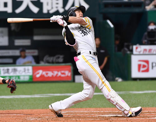 【ソフトバンク】柳田悠岐「しっかりと振り切ることができました」元同僚から豪快アーチ