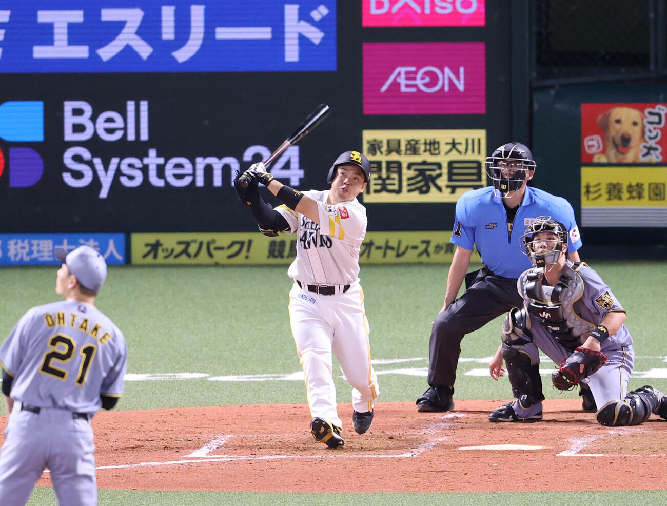 ソフトバンク対阪神　5回裏ソフトバンク1死、近藤健介は右中間に勝ち越し本塁打を放つ（撮影・梅根麻紀）